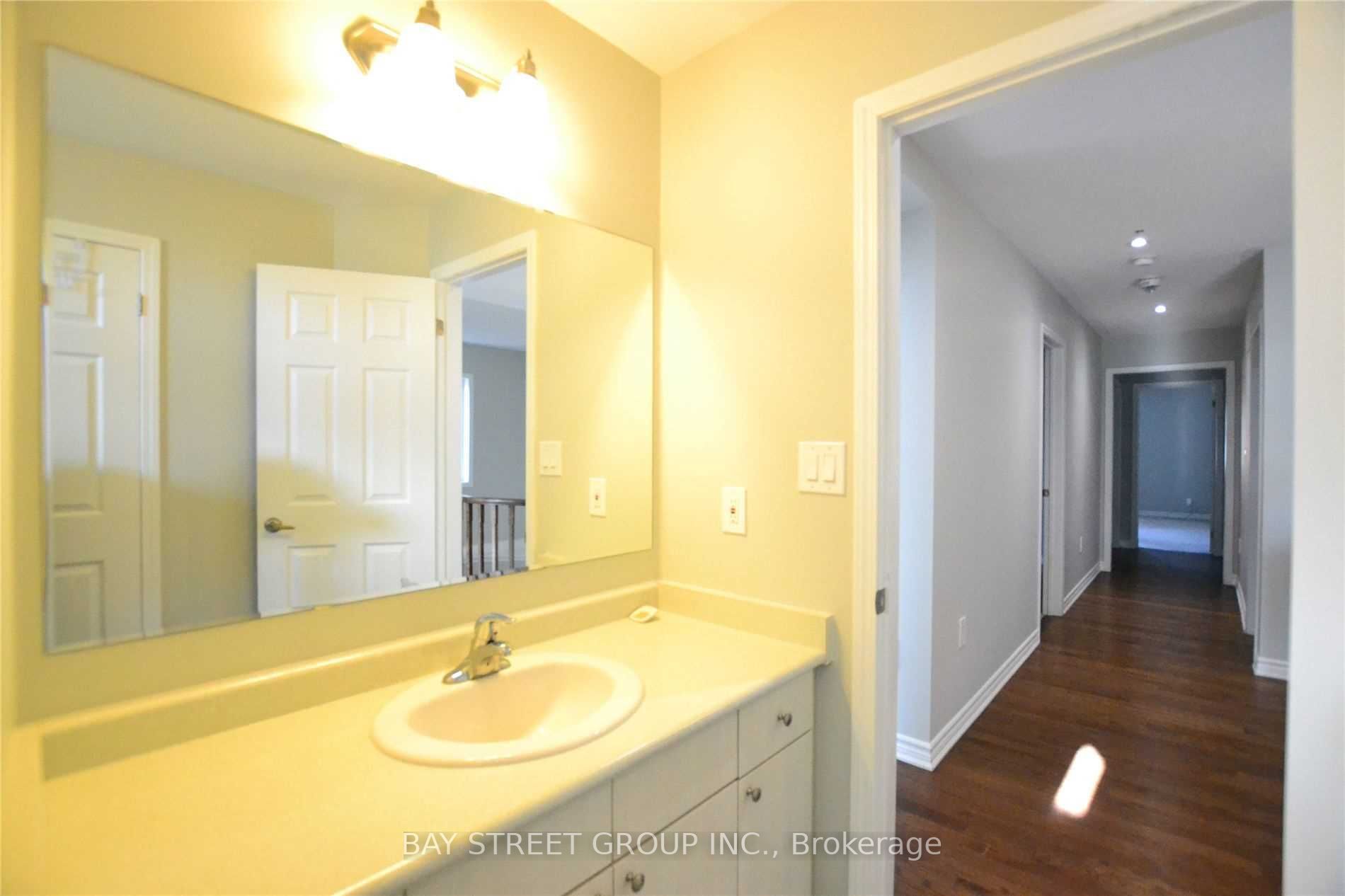 6 Degraaf Cres