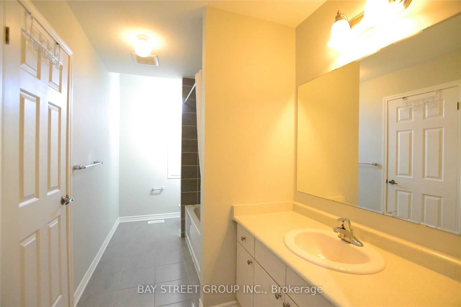 6 Degraaf Cres