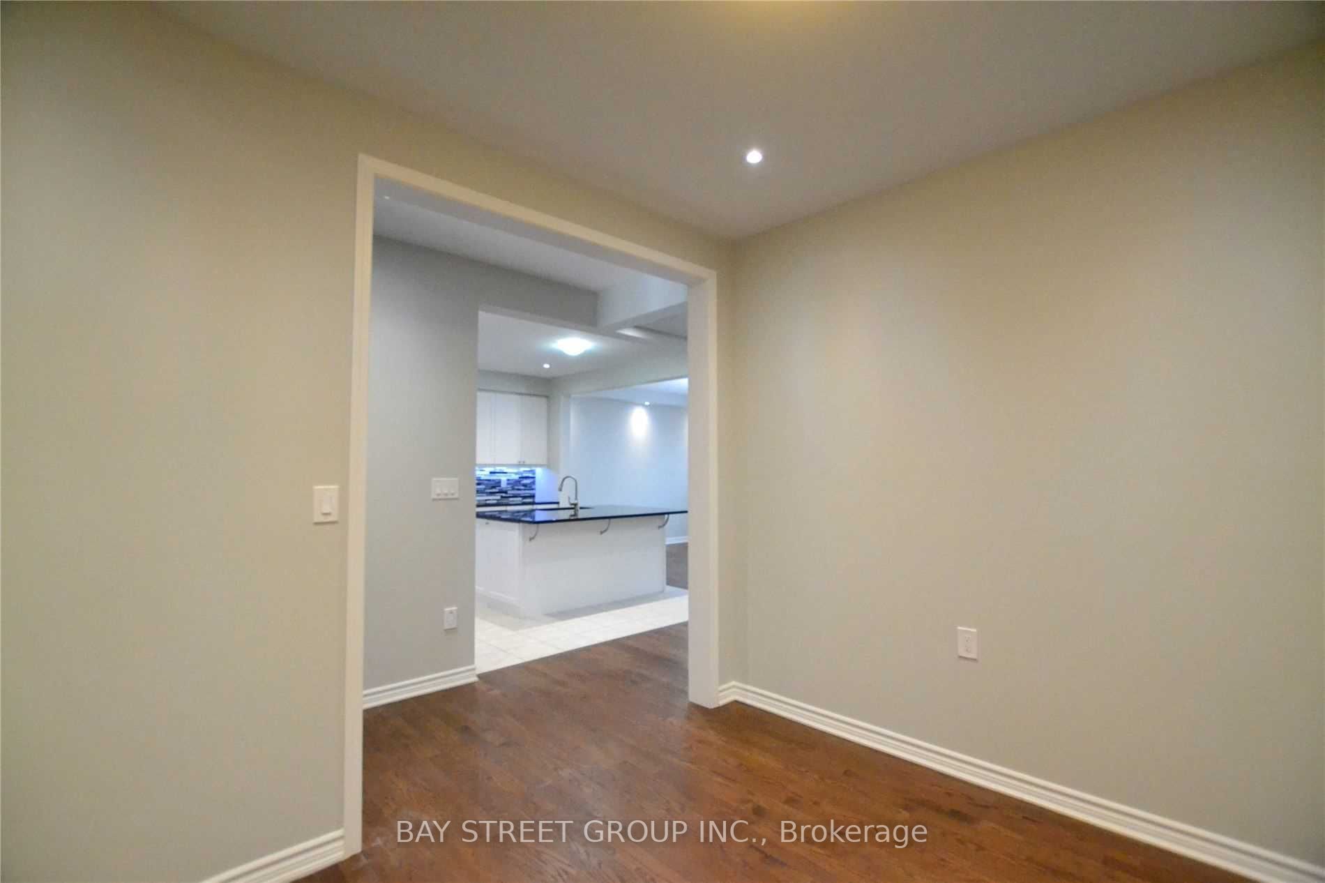 6 Degraaf Cres