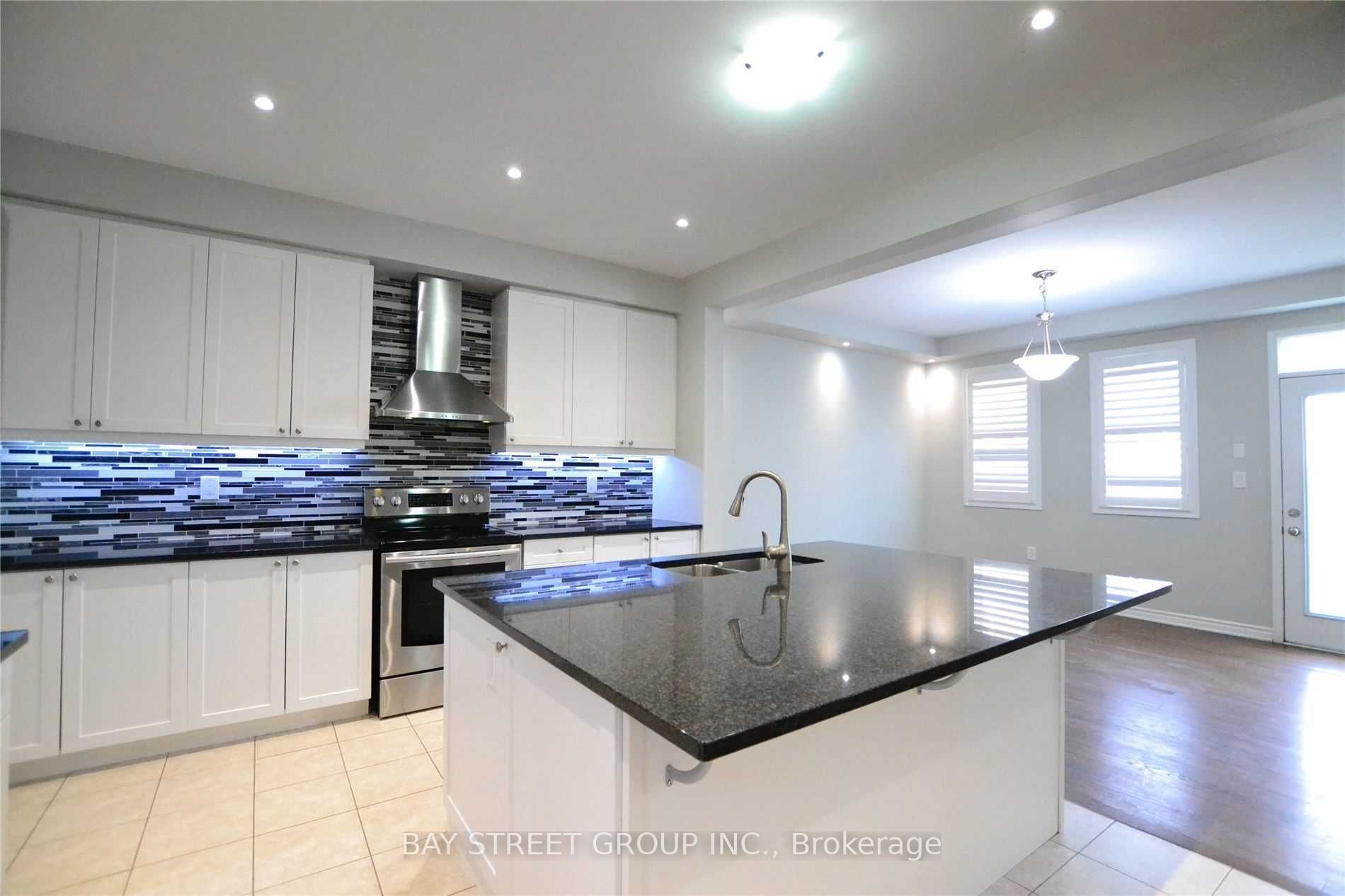 6 Degraaf Cres