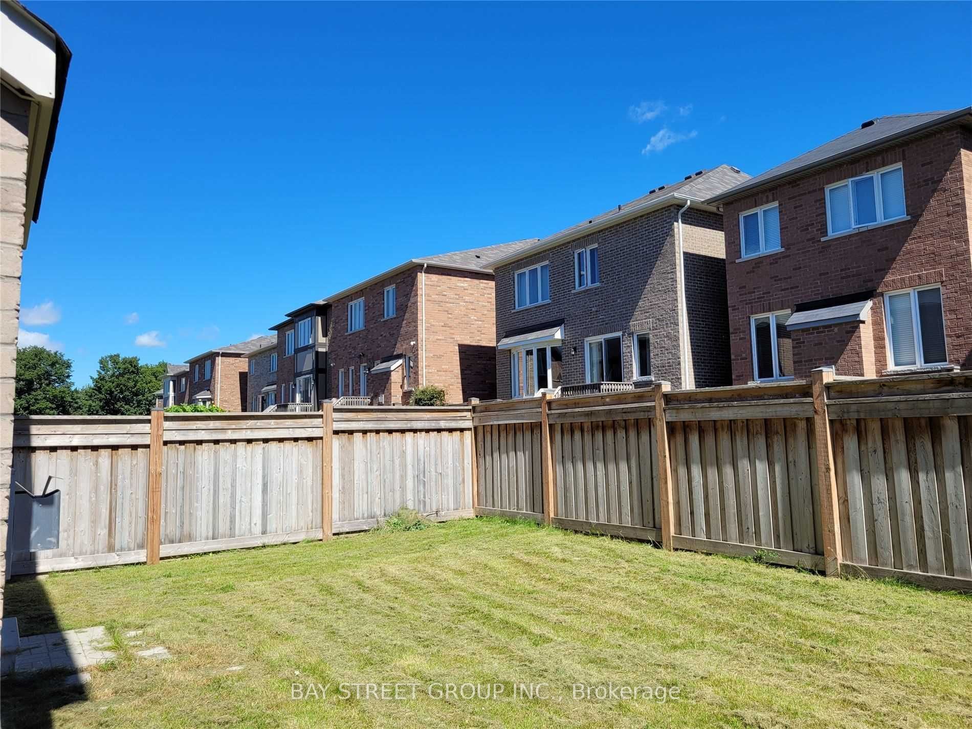 6 Degraaf Cres