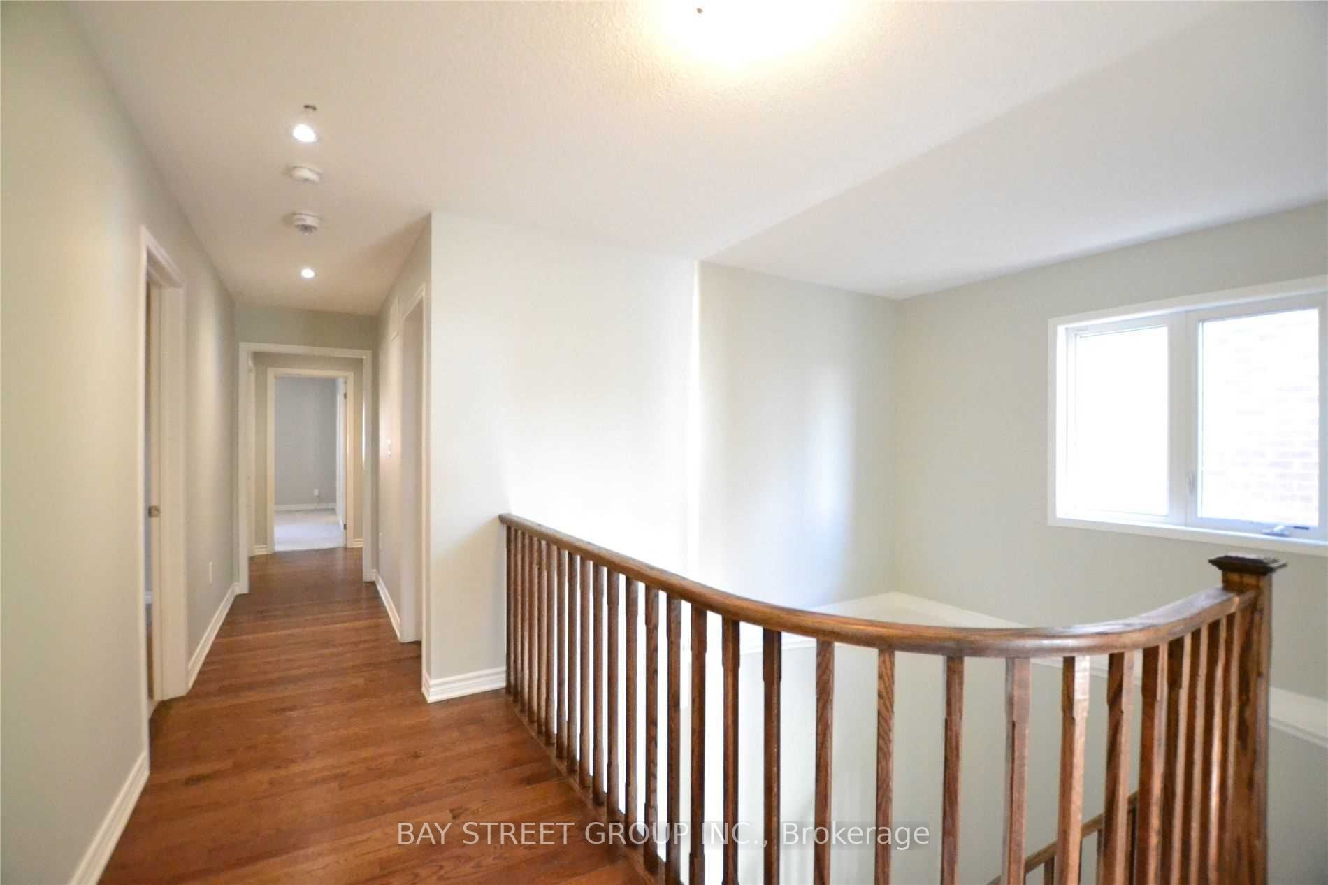6 Degraaf Cres