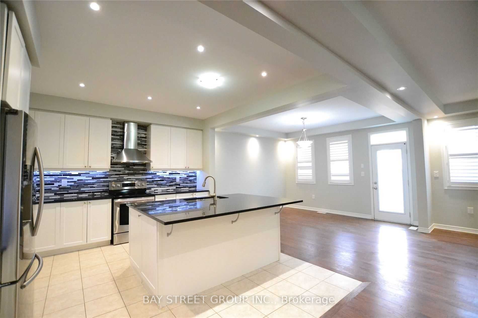 6 Degraaf Cres