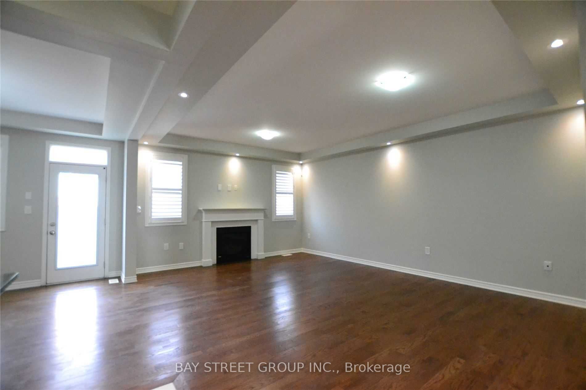 6 Degraaf Cres