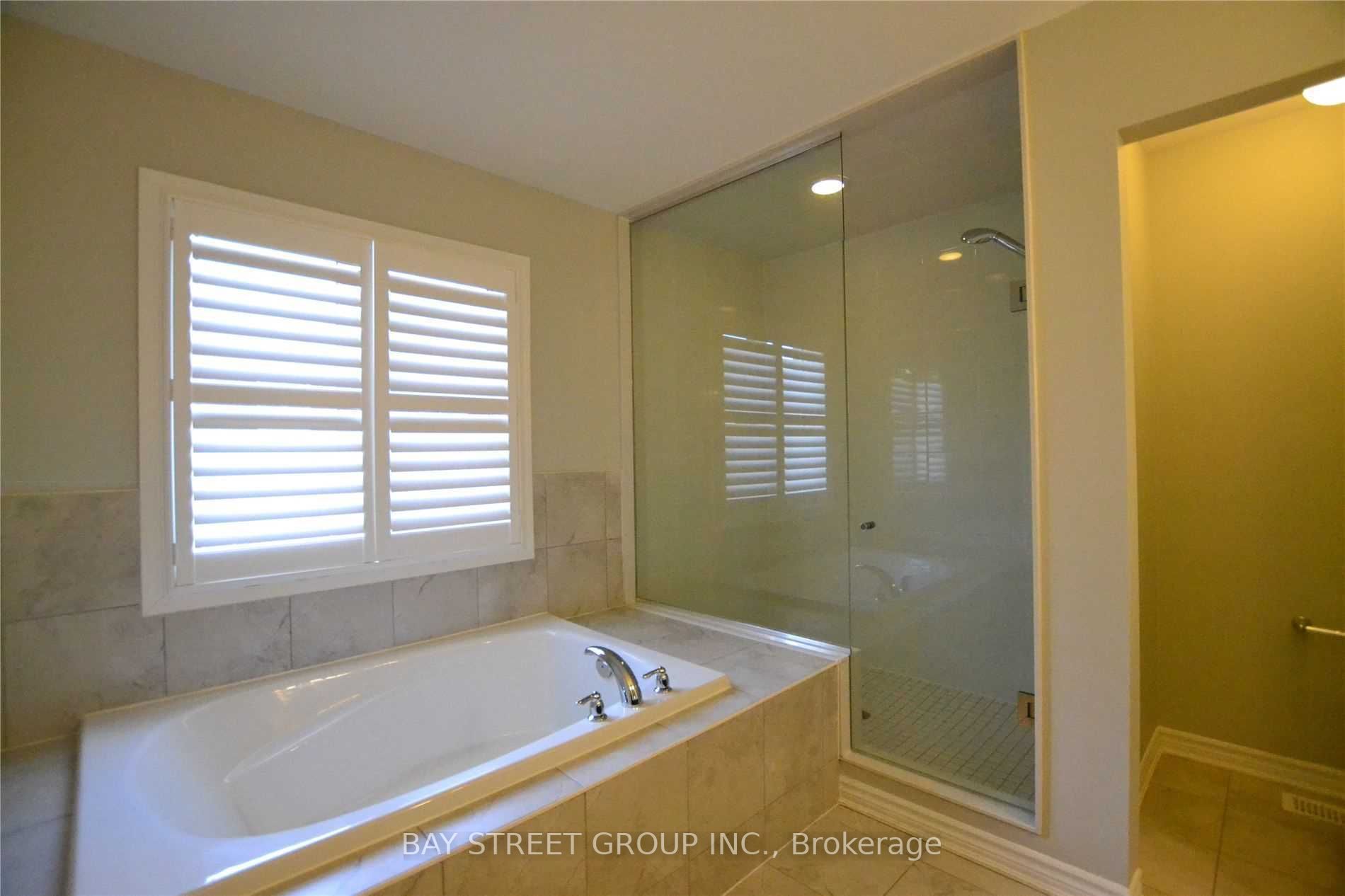 6 Degraaf Cres