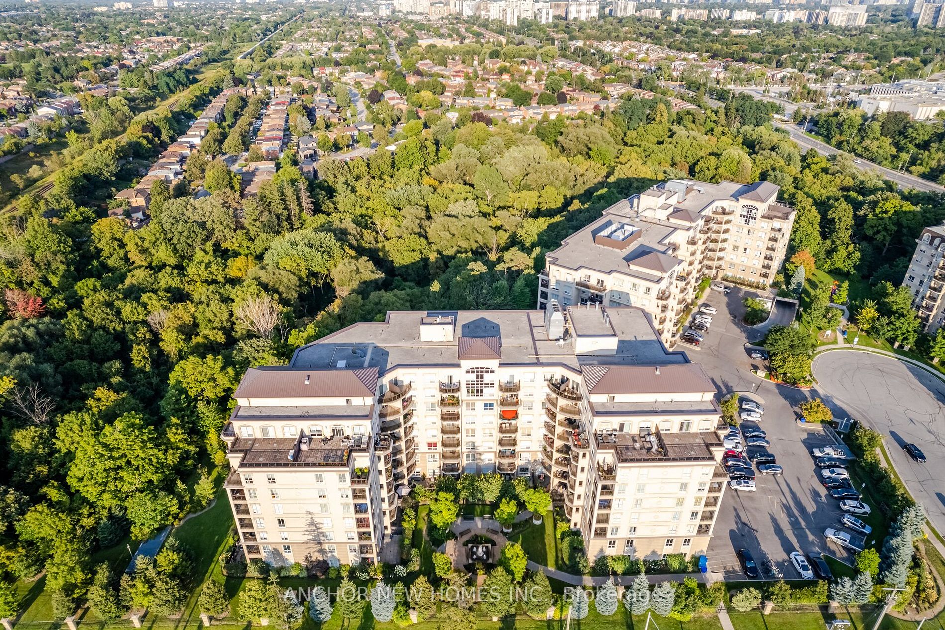 8 Maison Parc Crt, #305