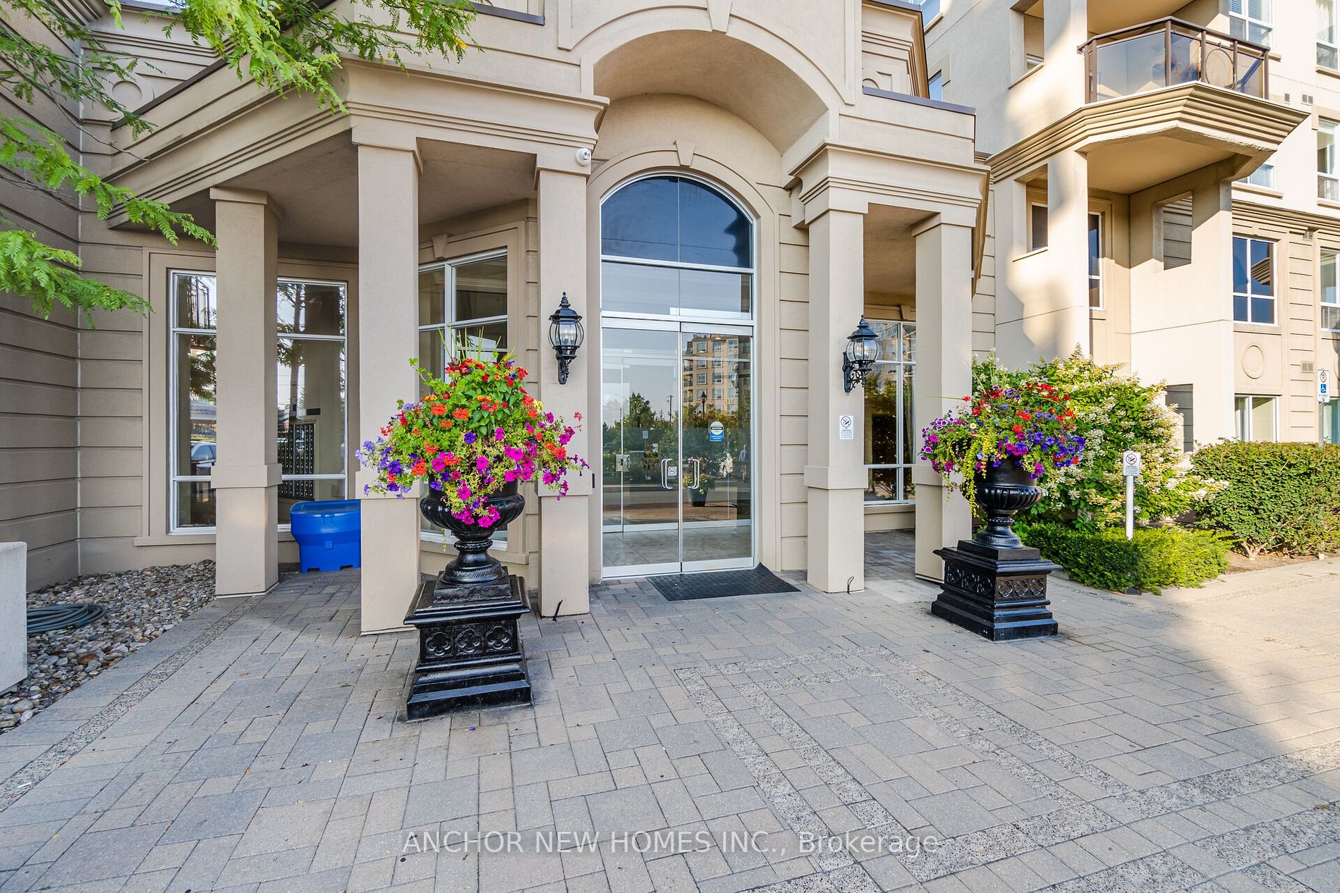 8 Maison Parc Crt, #305