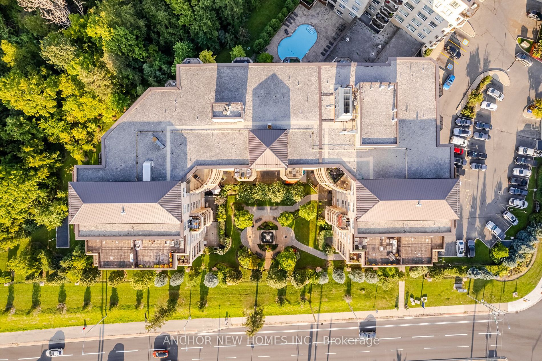8 Maison Parc Crt, #305