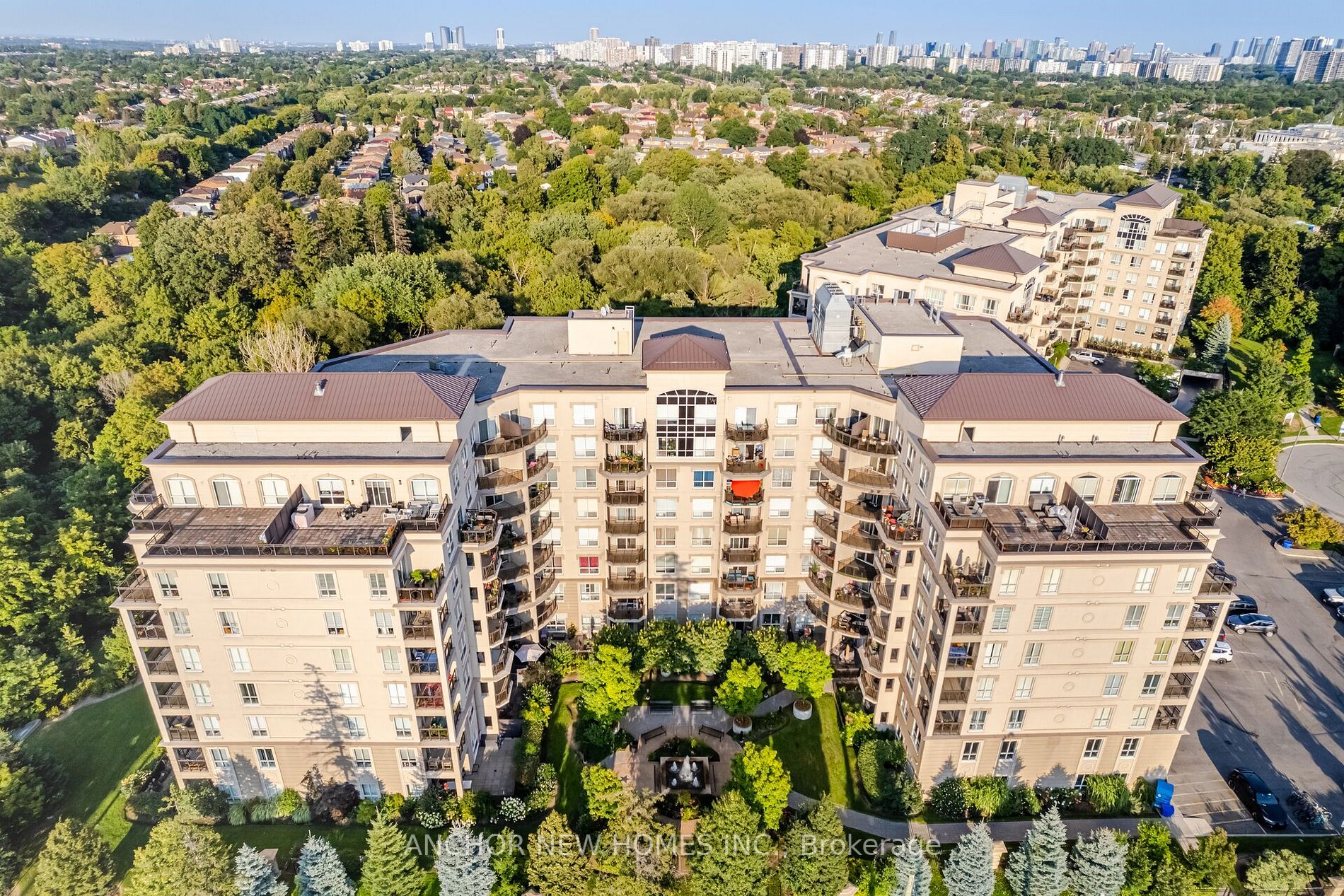 8 Maison Parc Crt, #305