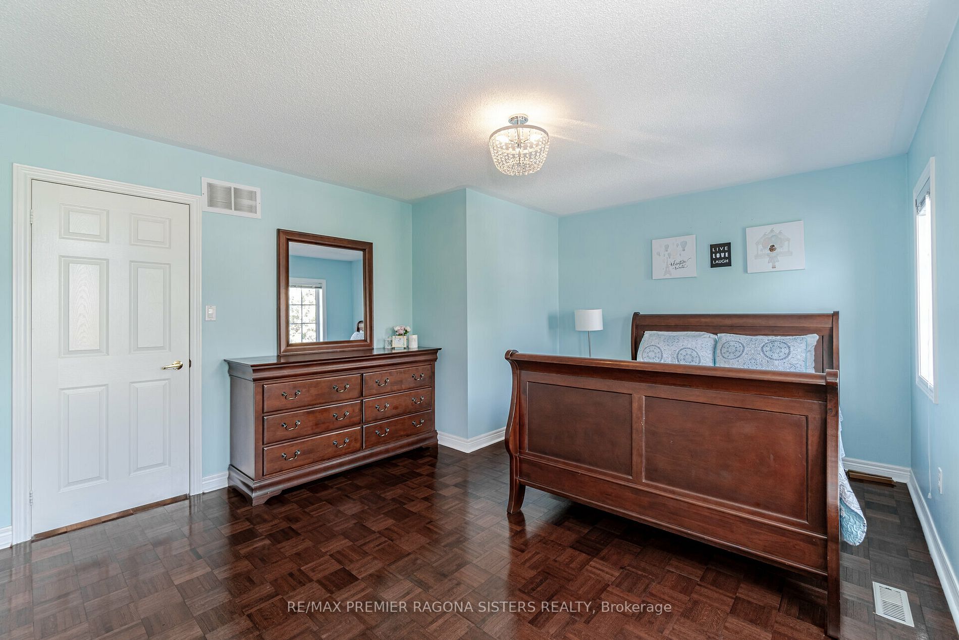 72 Criscione Dr