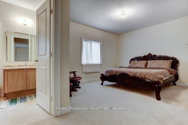 87 Strawbridge Farm Dr N
