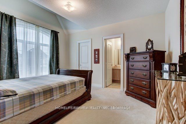 87 Strawbridge Farm Dr N