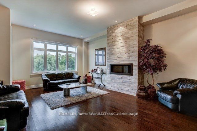 87 Strawbridge Farm Dr N
