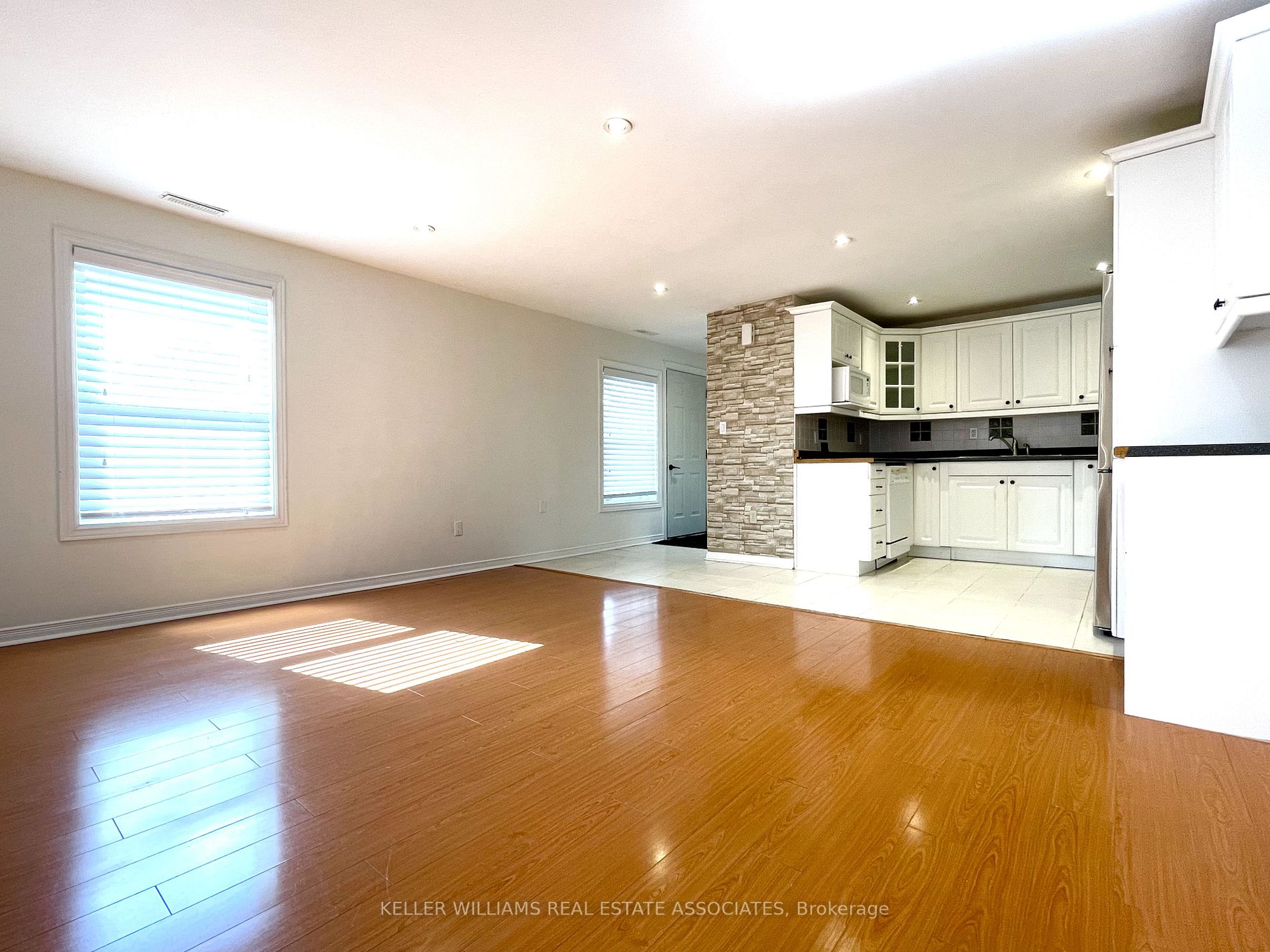 1382 Killarney Beach Rd, #A