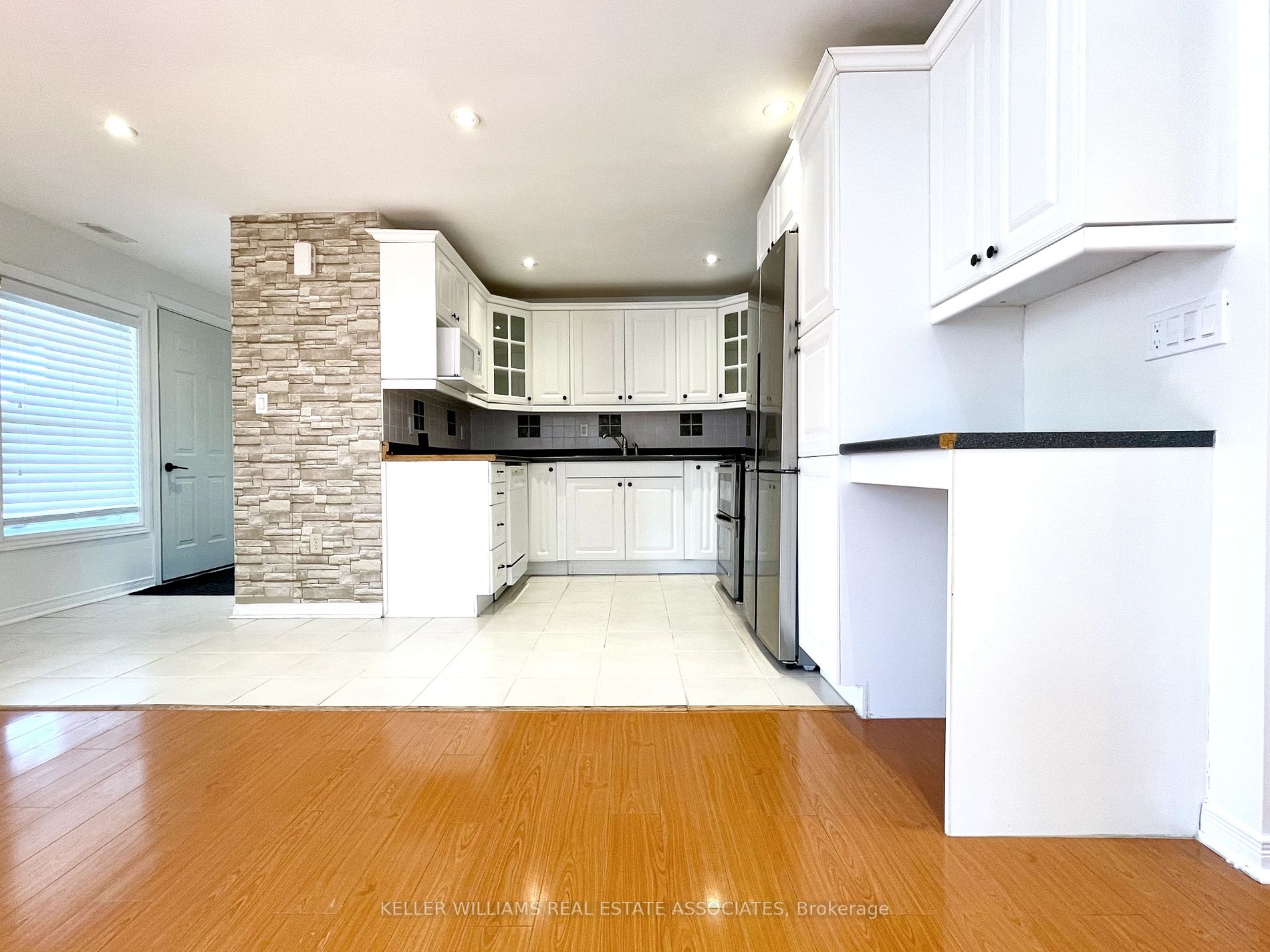 1382 Killarney Beach Rd, #A