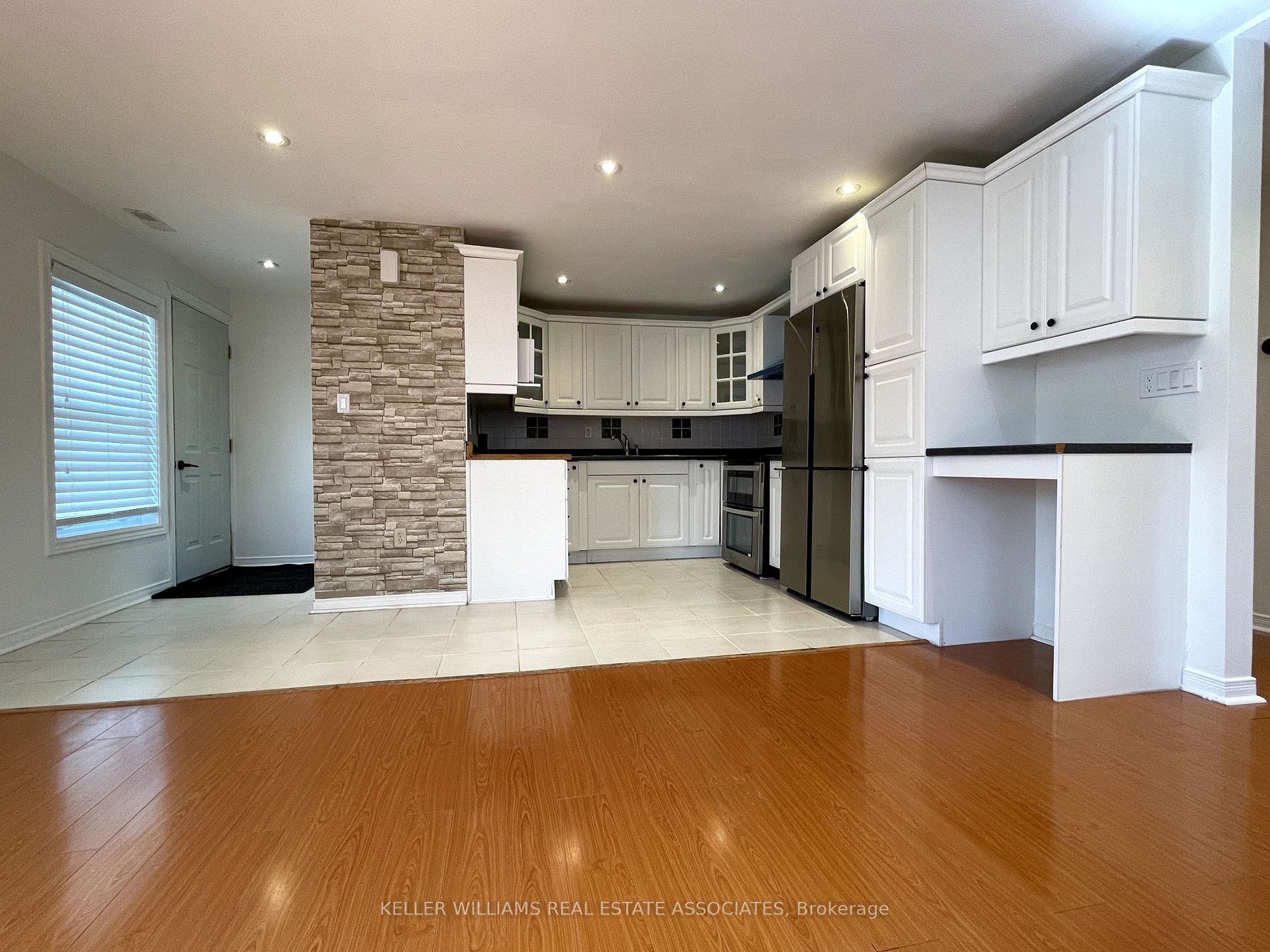 1382 Killarney Beach Rd, #A