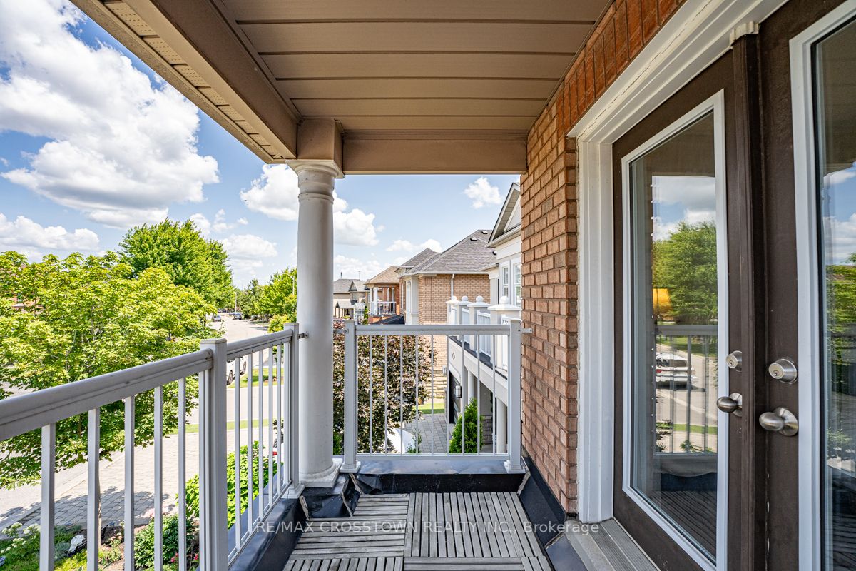 85 Ledge Rock Dr