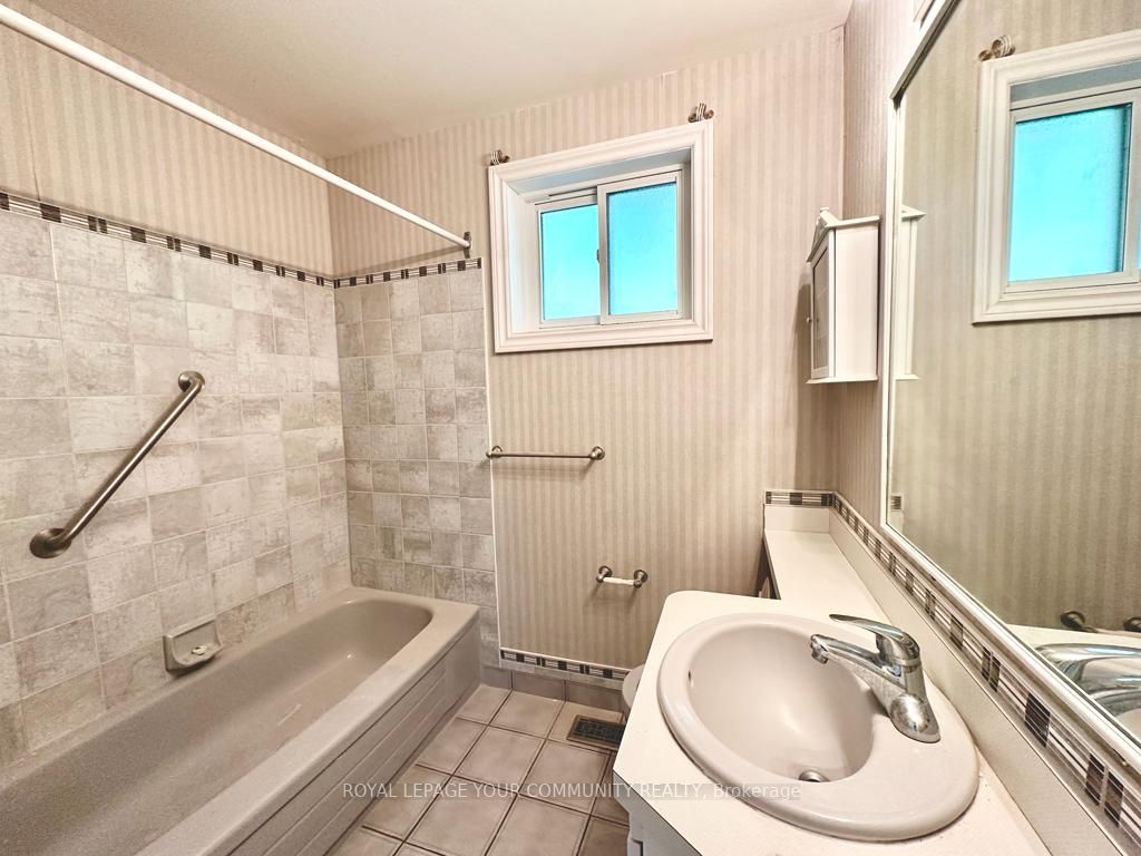19 Huron Crt, #Main