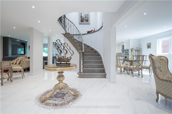 14 Lynngrove Cres, Richmond Hill