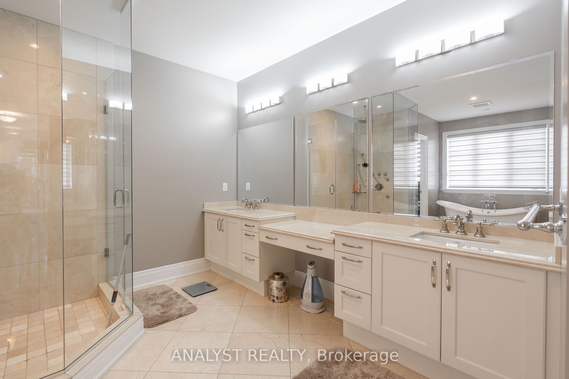 95 Sarracini Cres