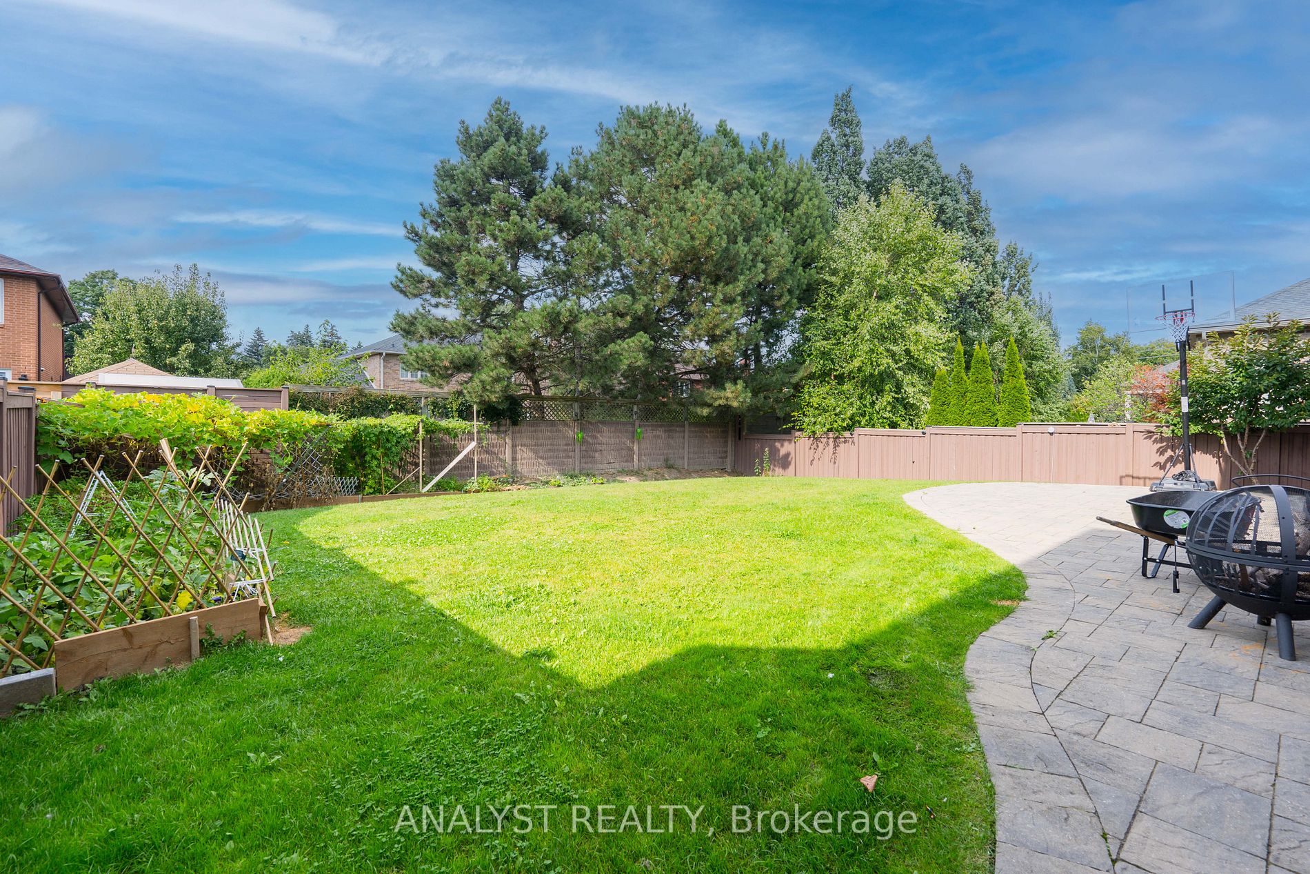 95 Sarracini Cres