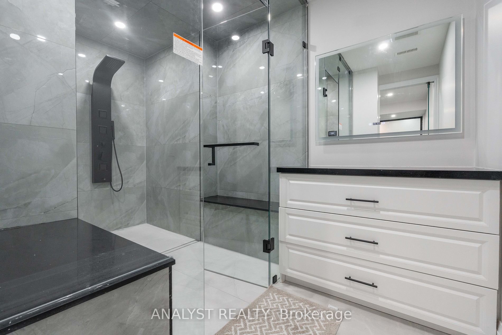 95 Sarracini Cres