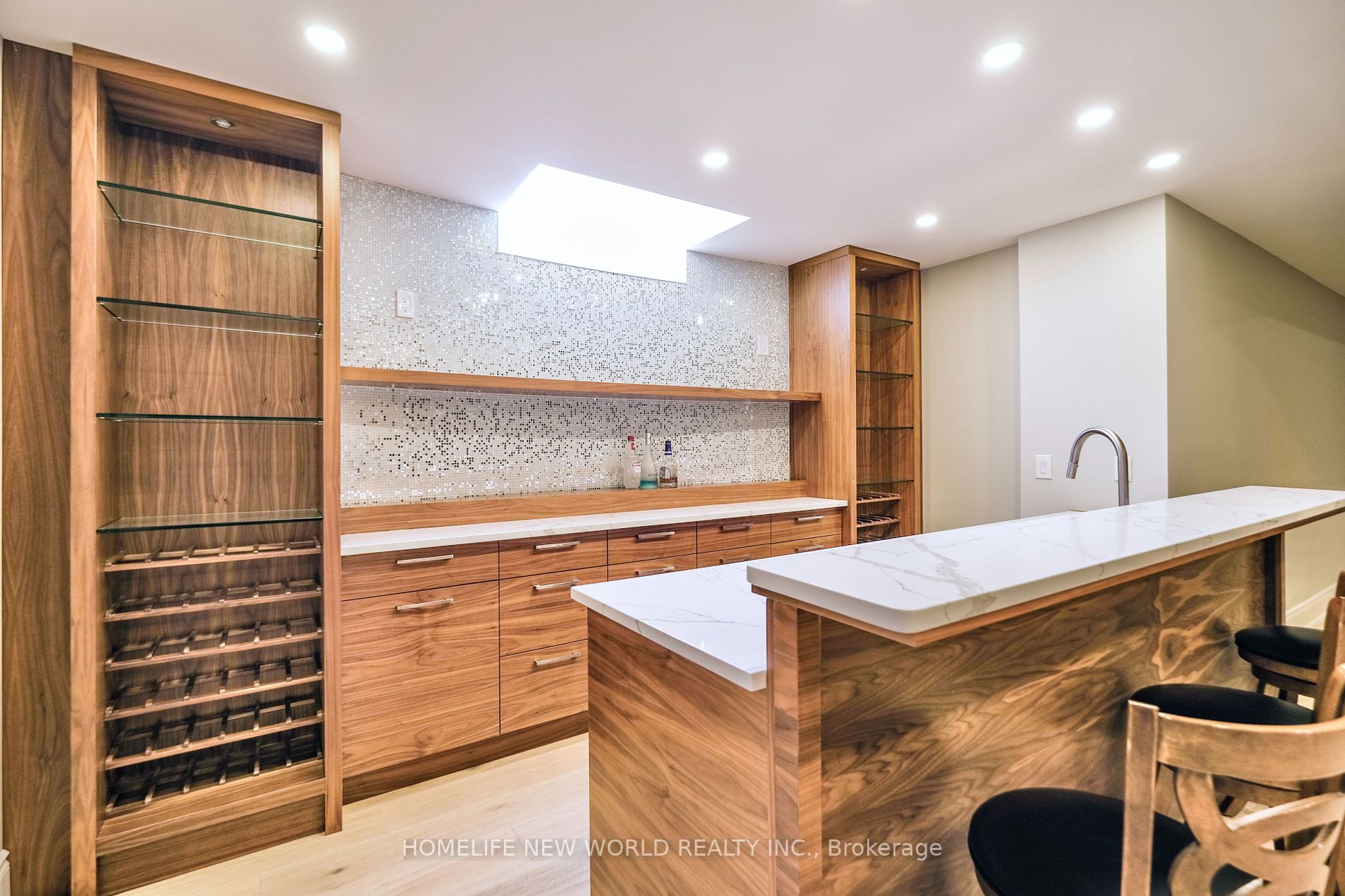 98 Carisbrooke Circ