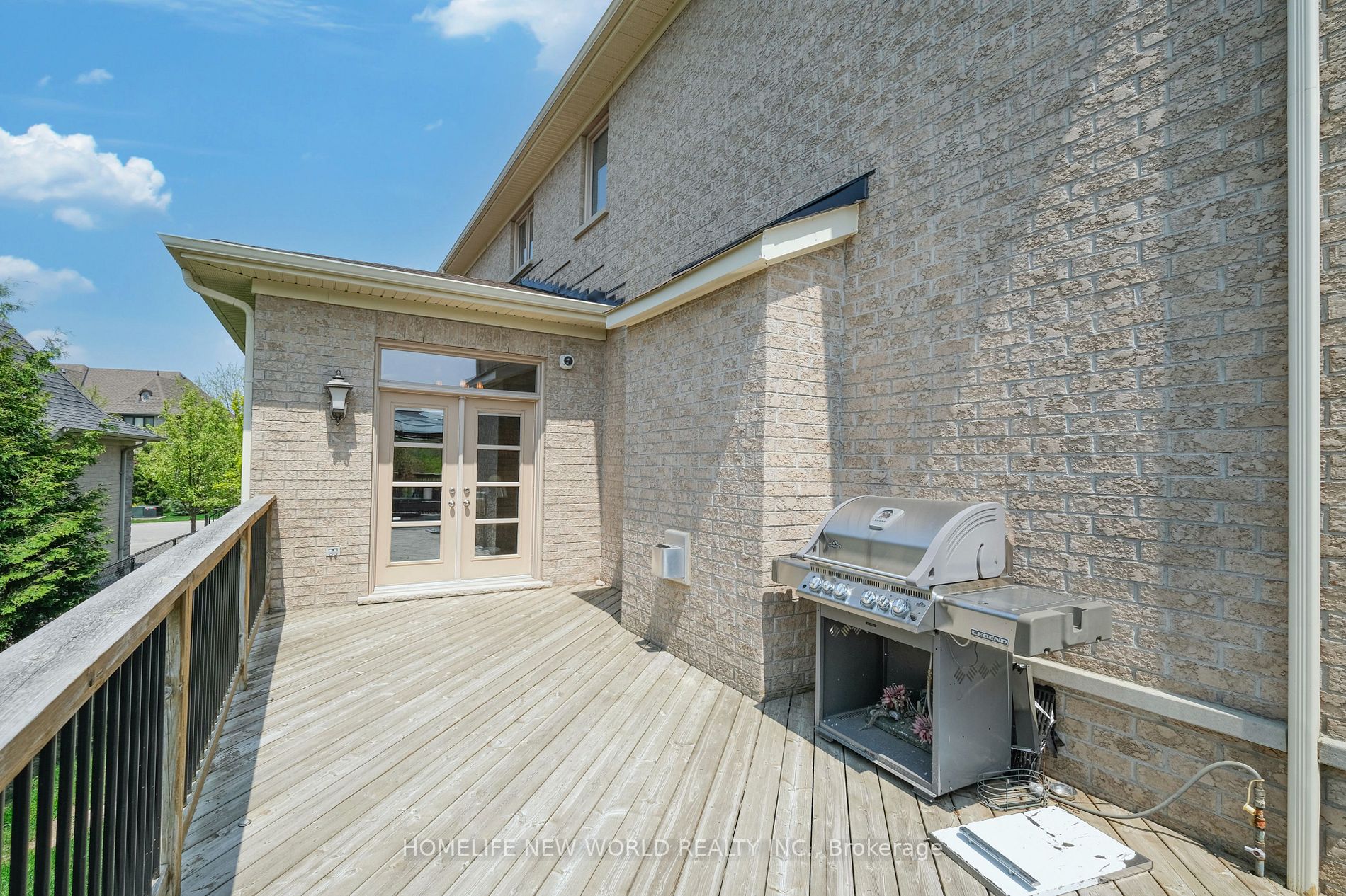 98 Carisbrooke Circ