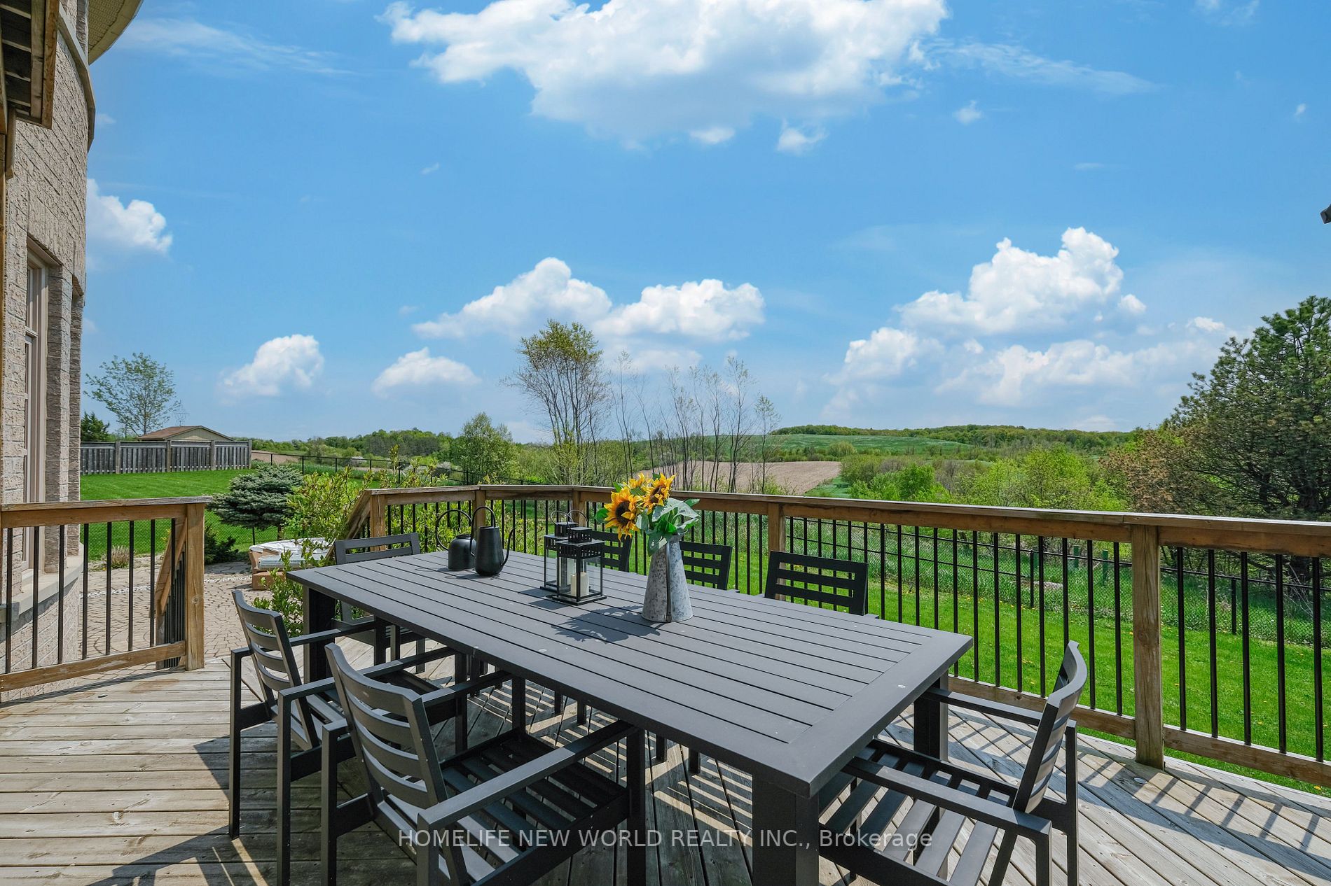 98 Carisbrooke Circ