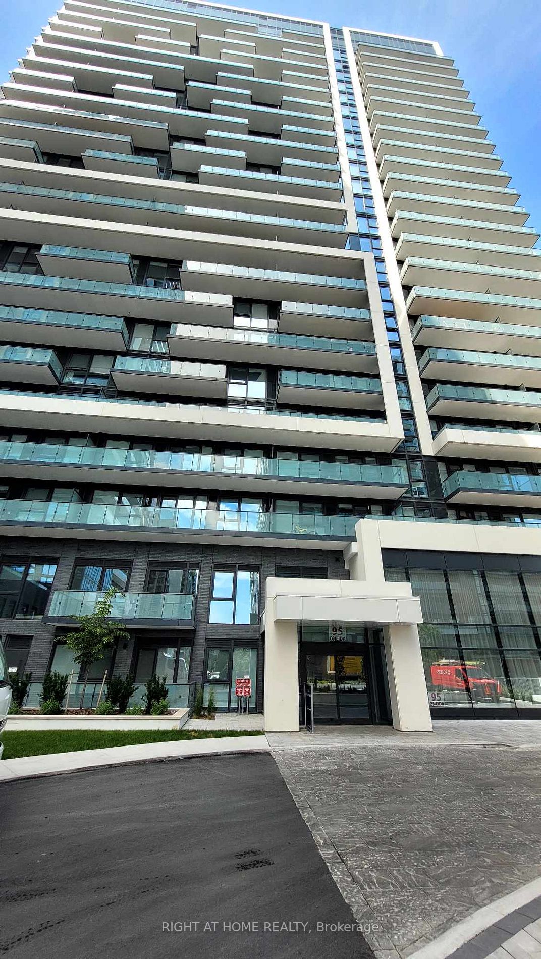 95 Oneida Cres, #Ph12