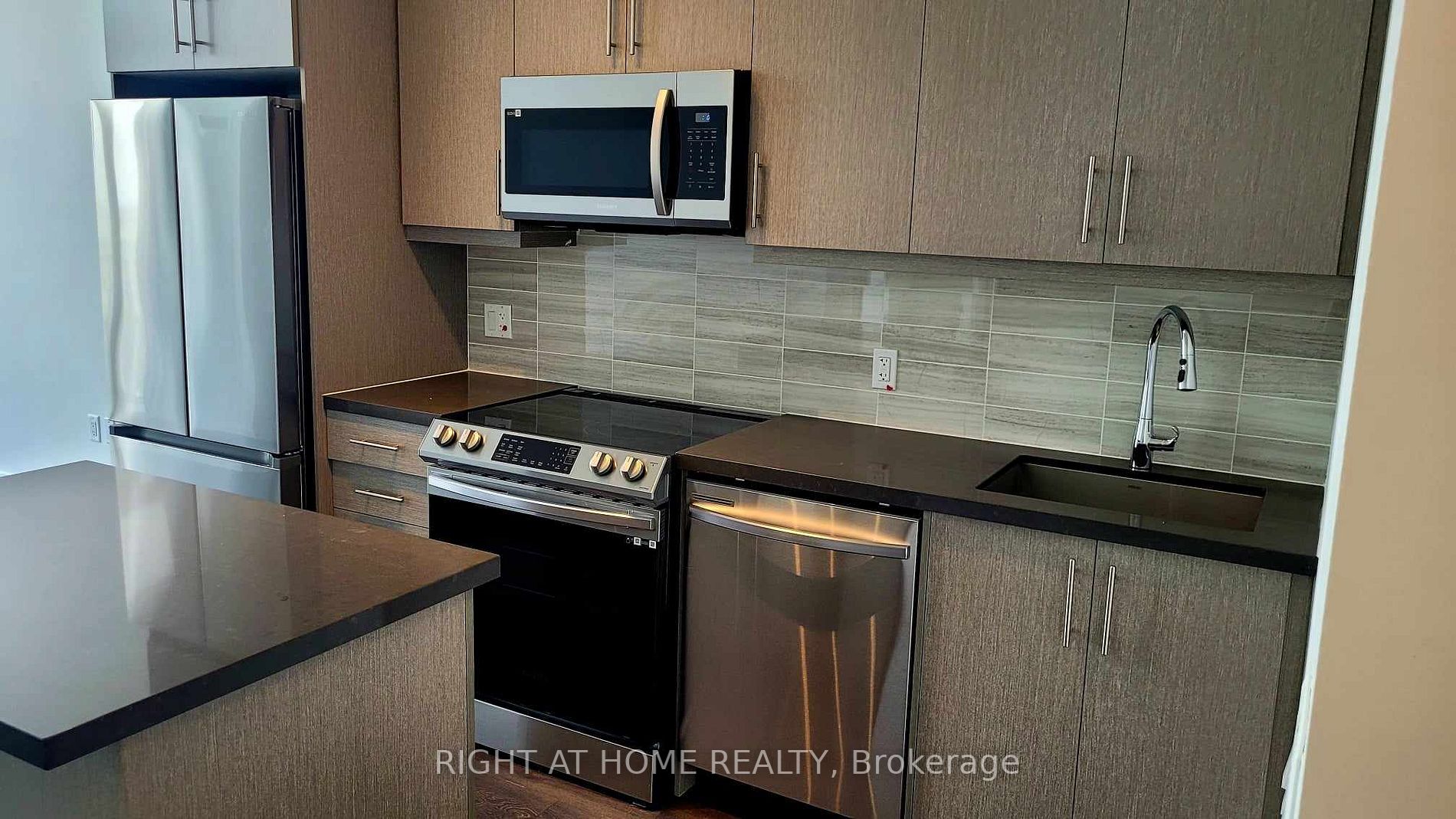 95 Oneida Cres, #Ph12