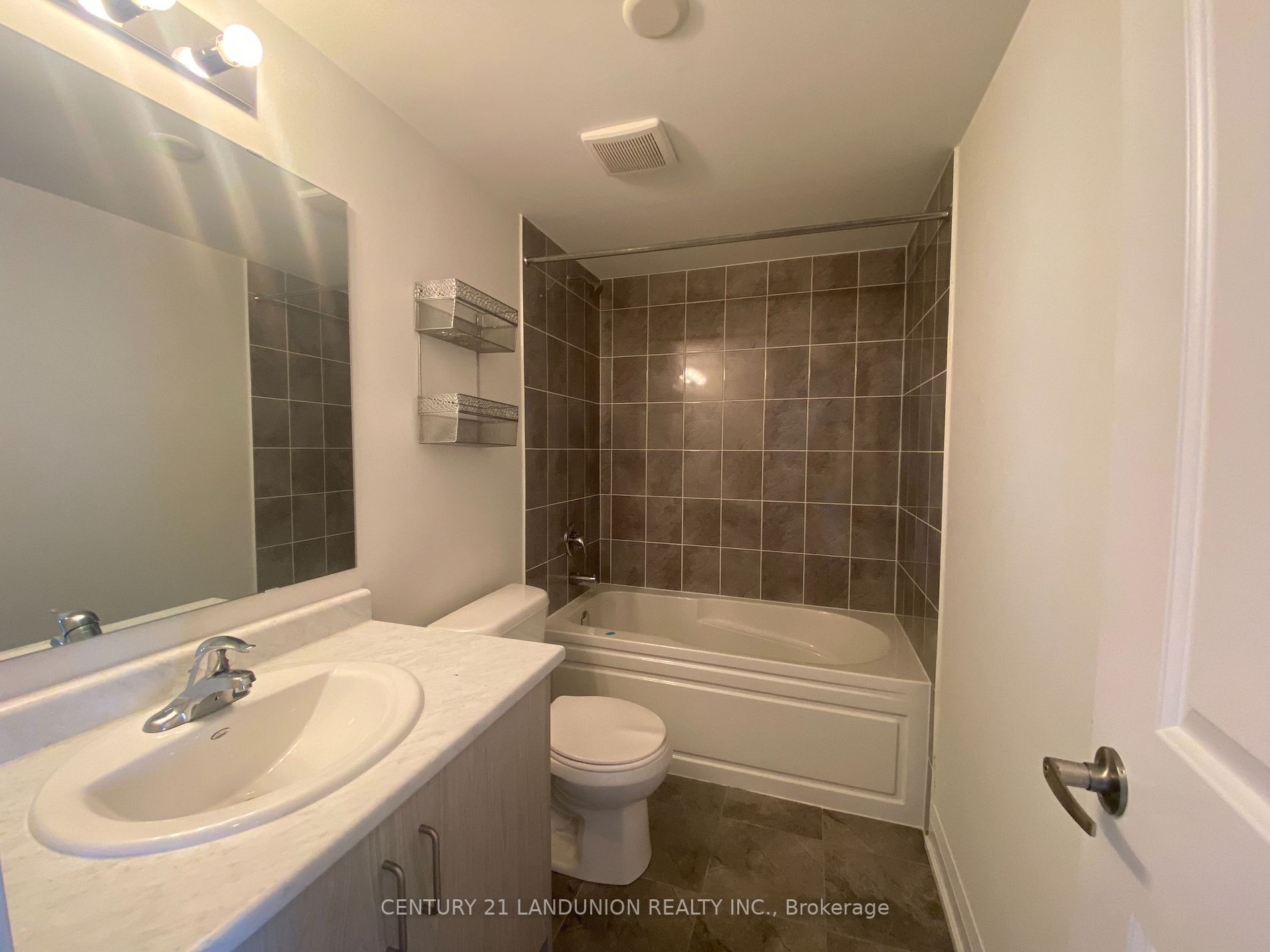 174 Moneypenny Pl