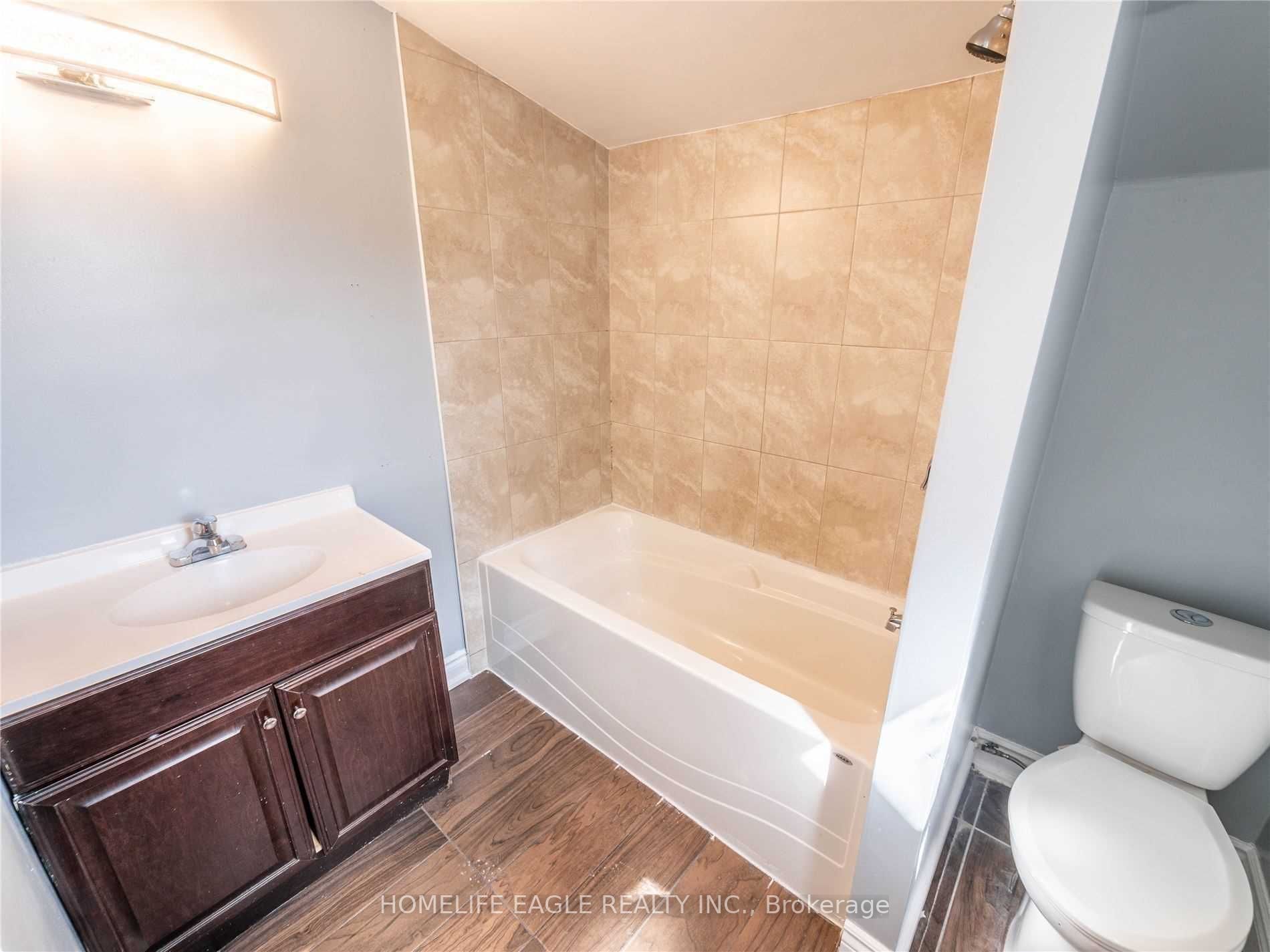87 Simcoe Rd, #Main