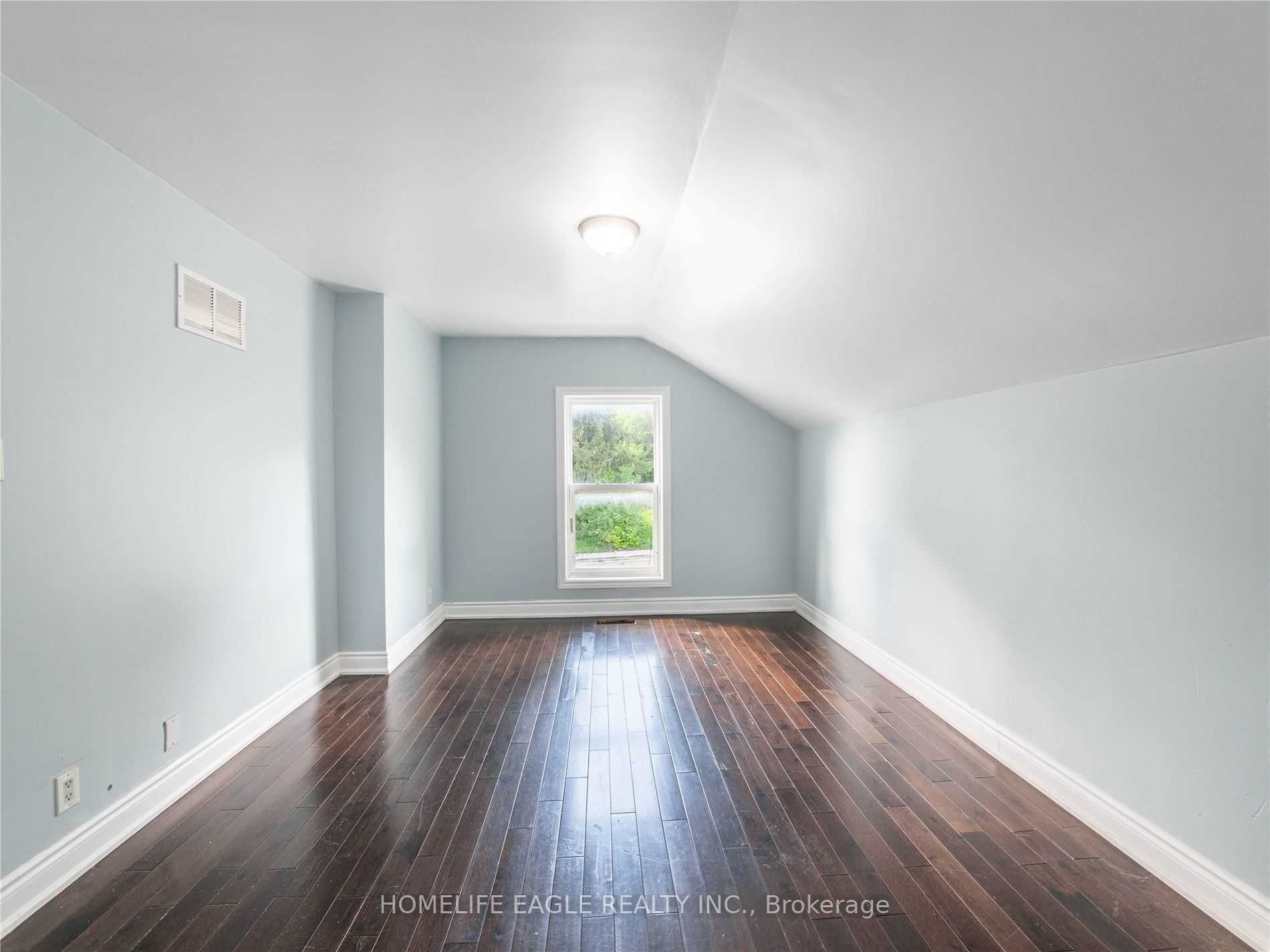 87 Simcoe Rd, #Main