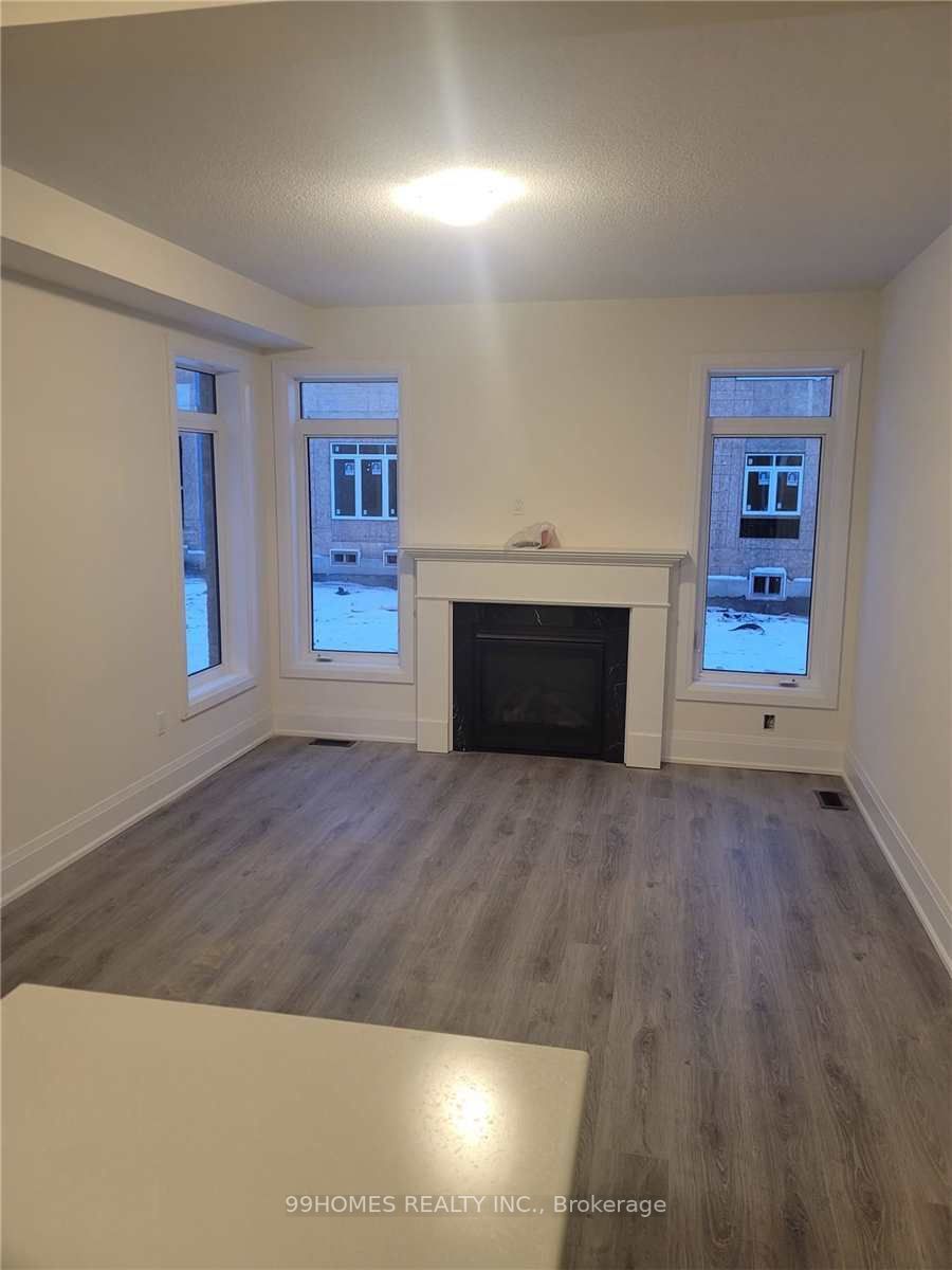 94 Ferragine Cres