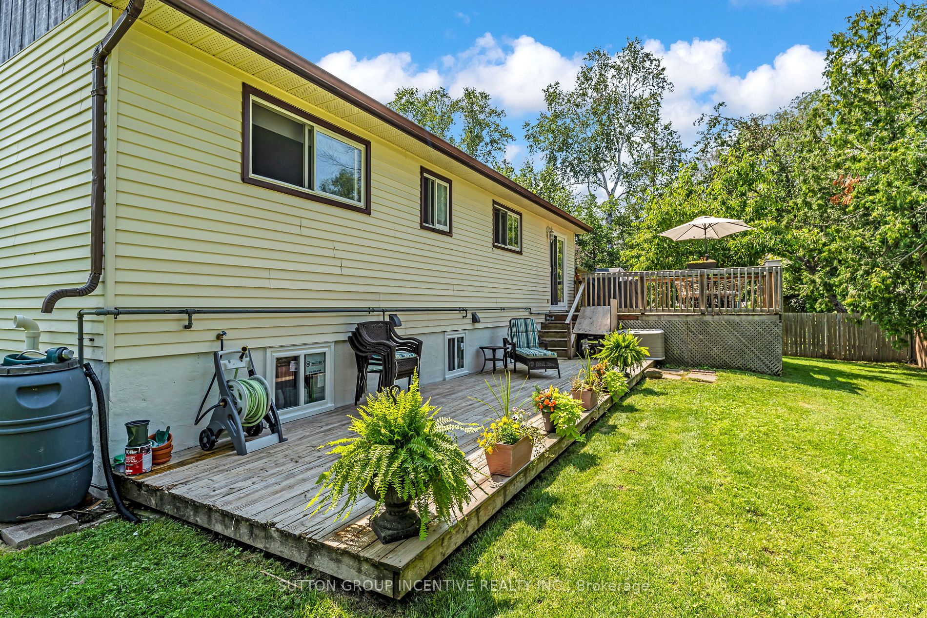 736 William St