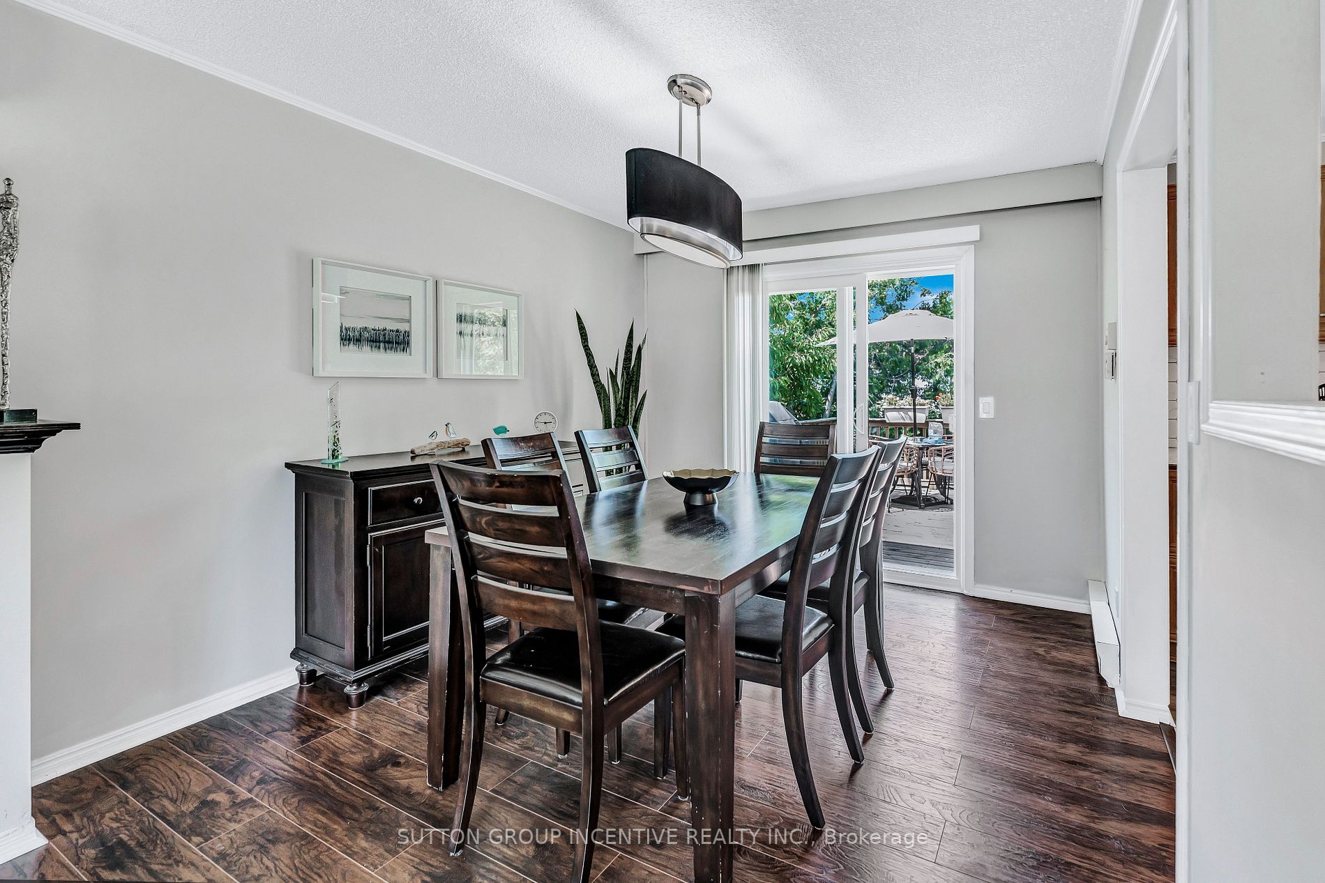 736 William St