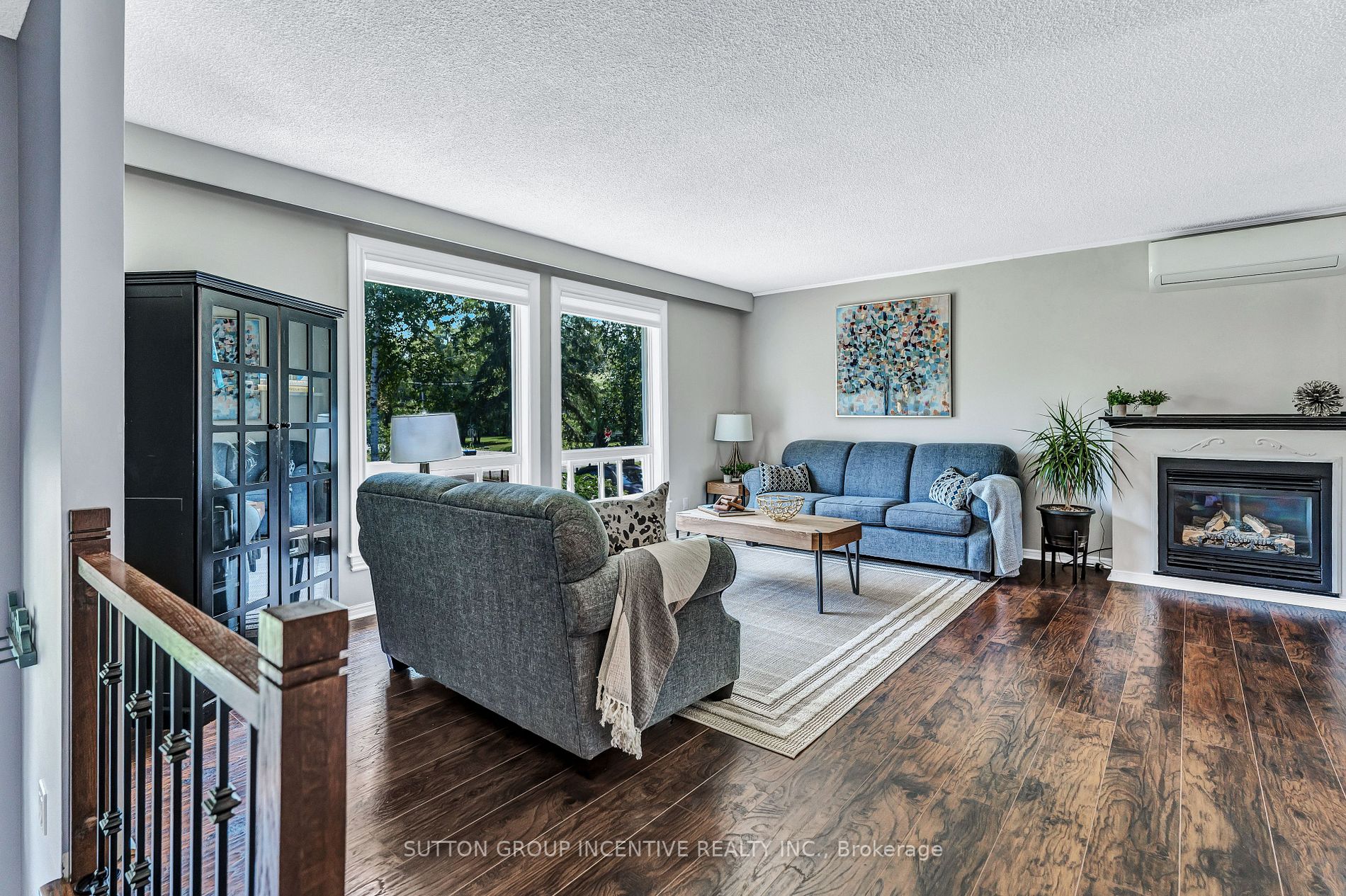 736 William St