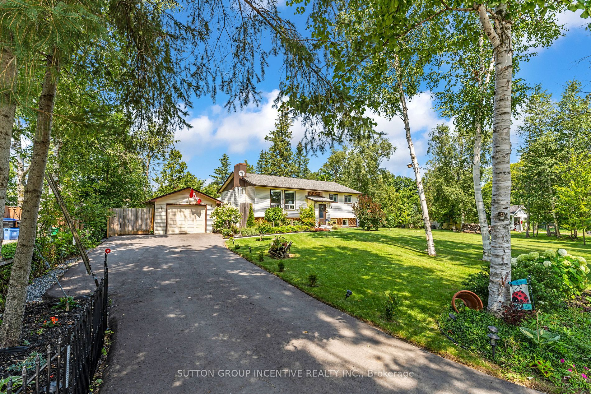 736 William St