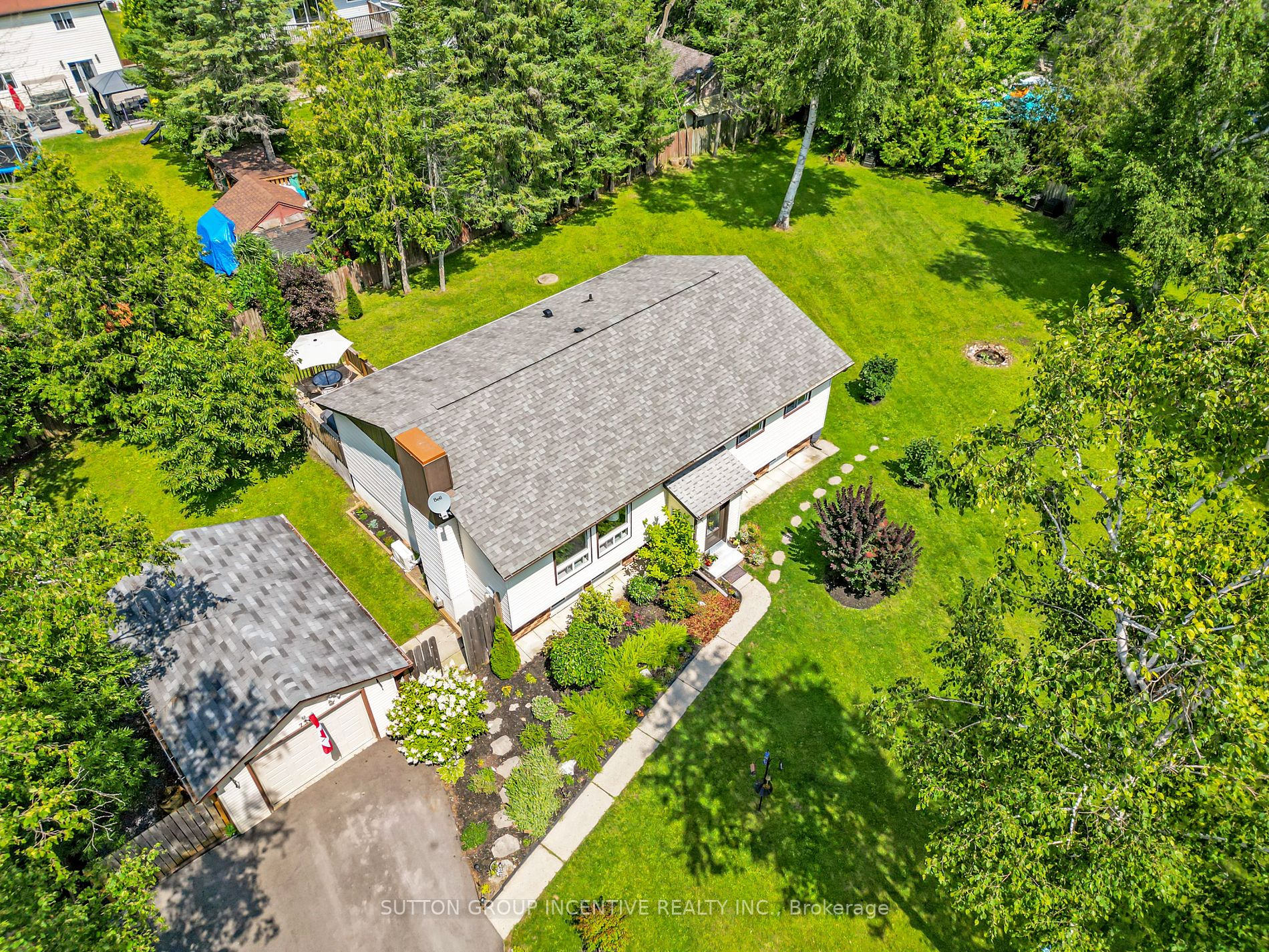 736 William St