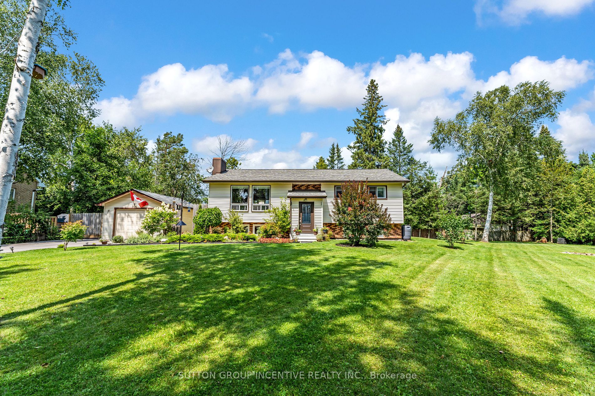 736 William St
