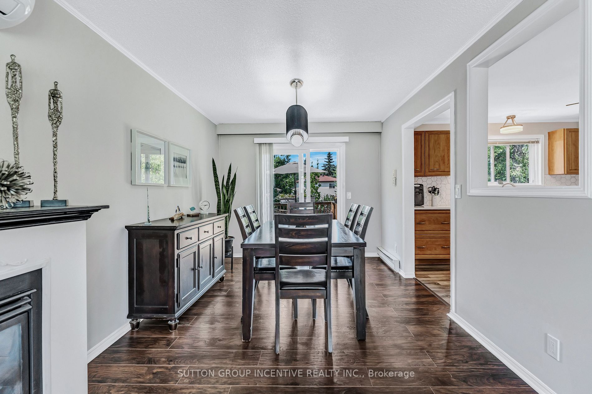 736 William St