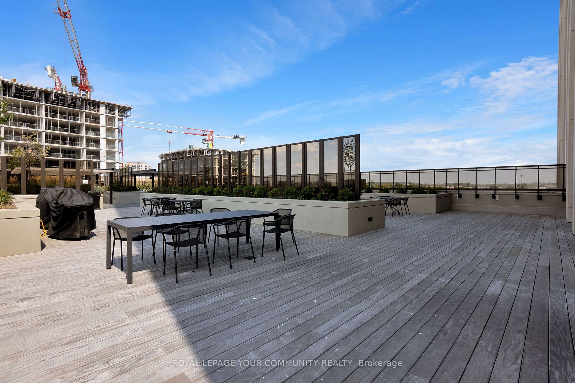 9085 Jane Street, #522