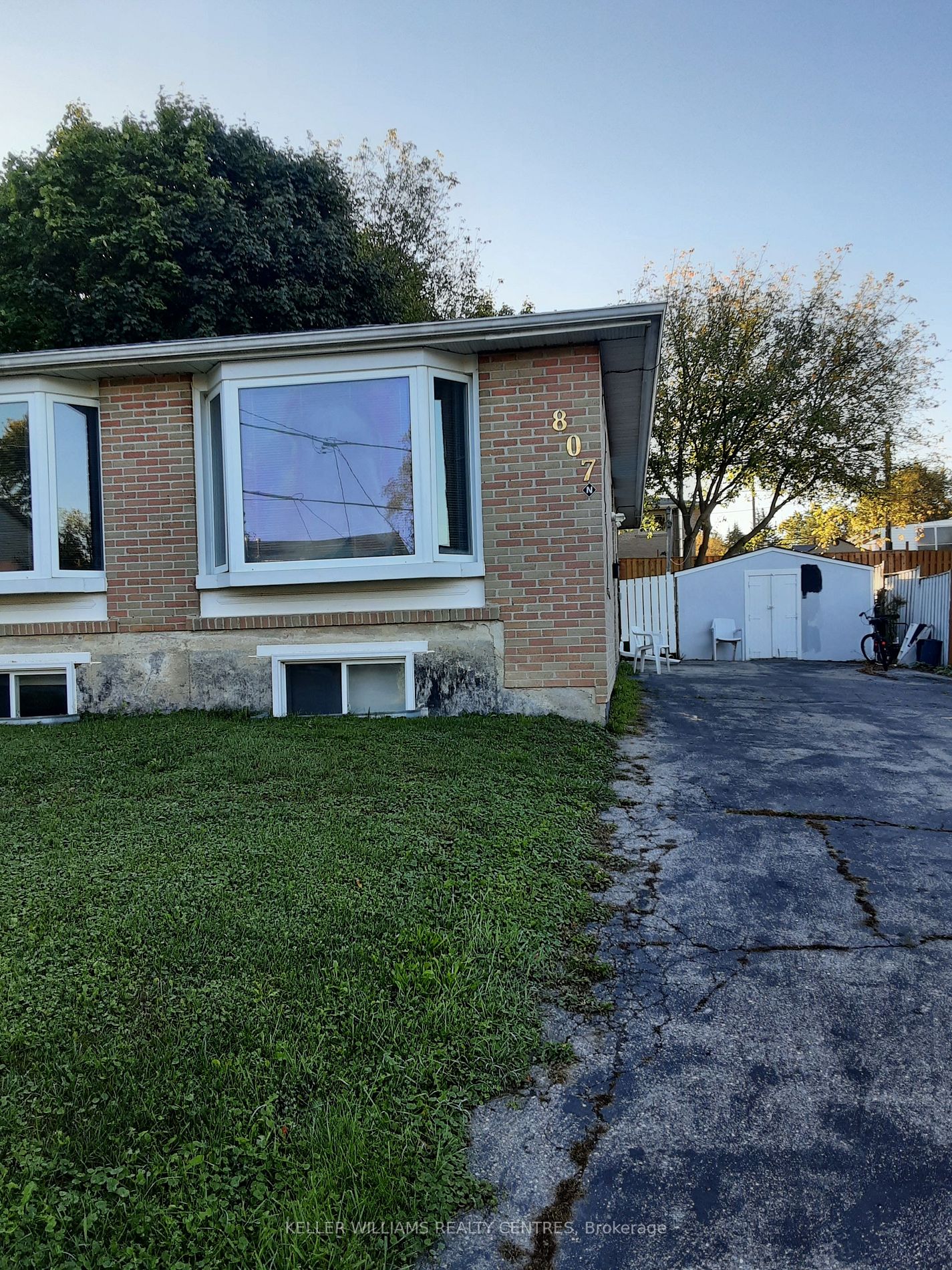 807 Greenfield Cres, #Lower