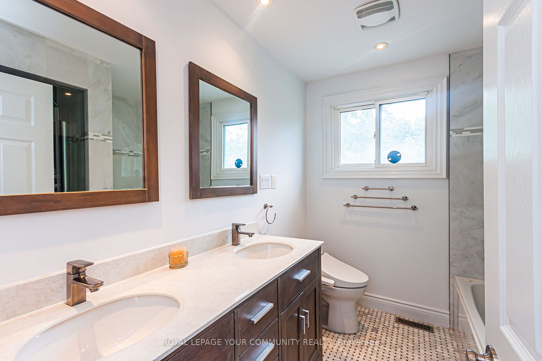 932 Elgin St, #Main