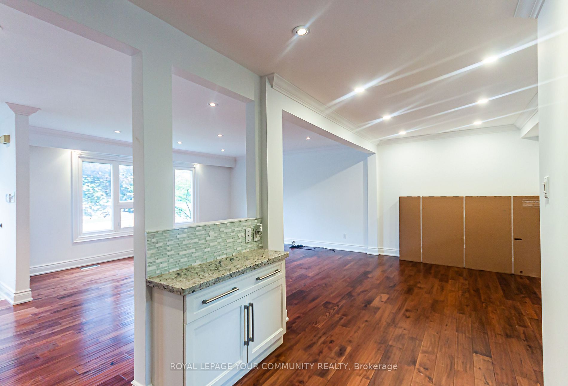932 Elgin St, #Main