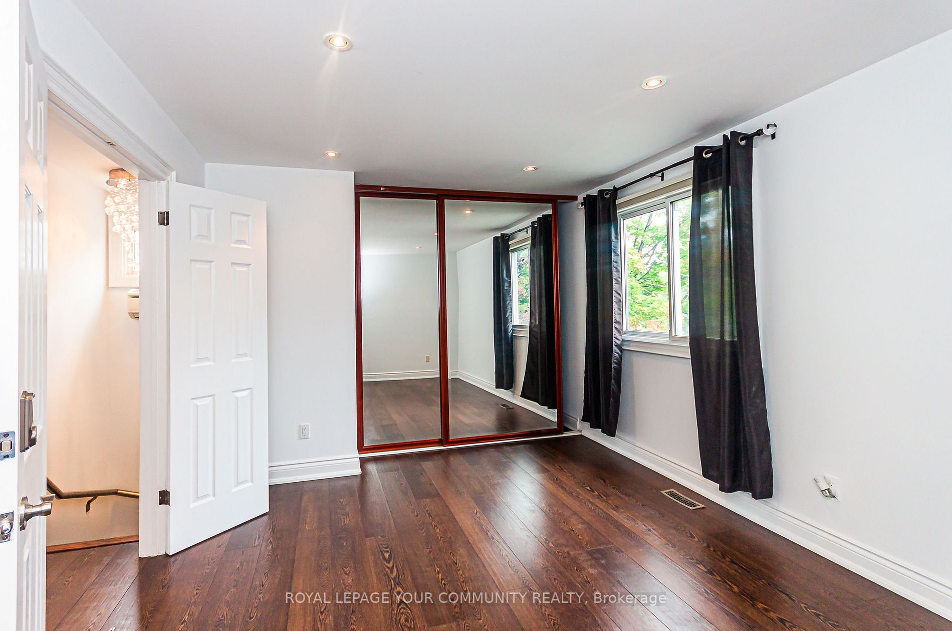 932 Elgin St, #Main