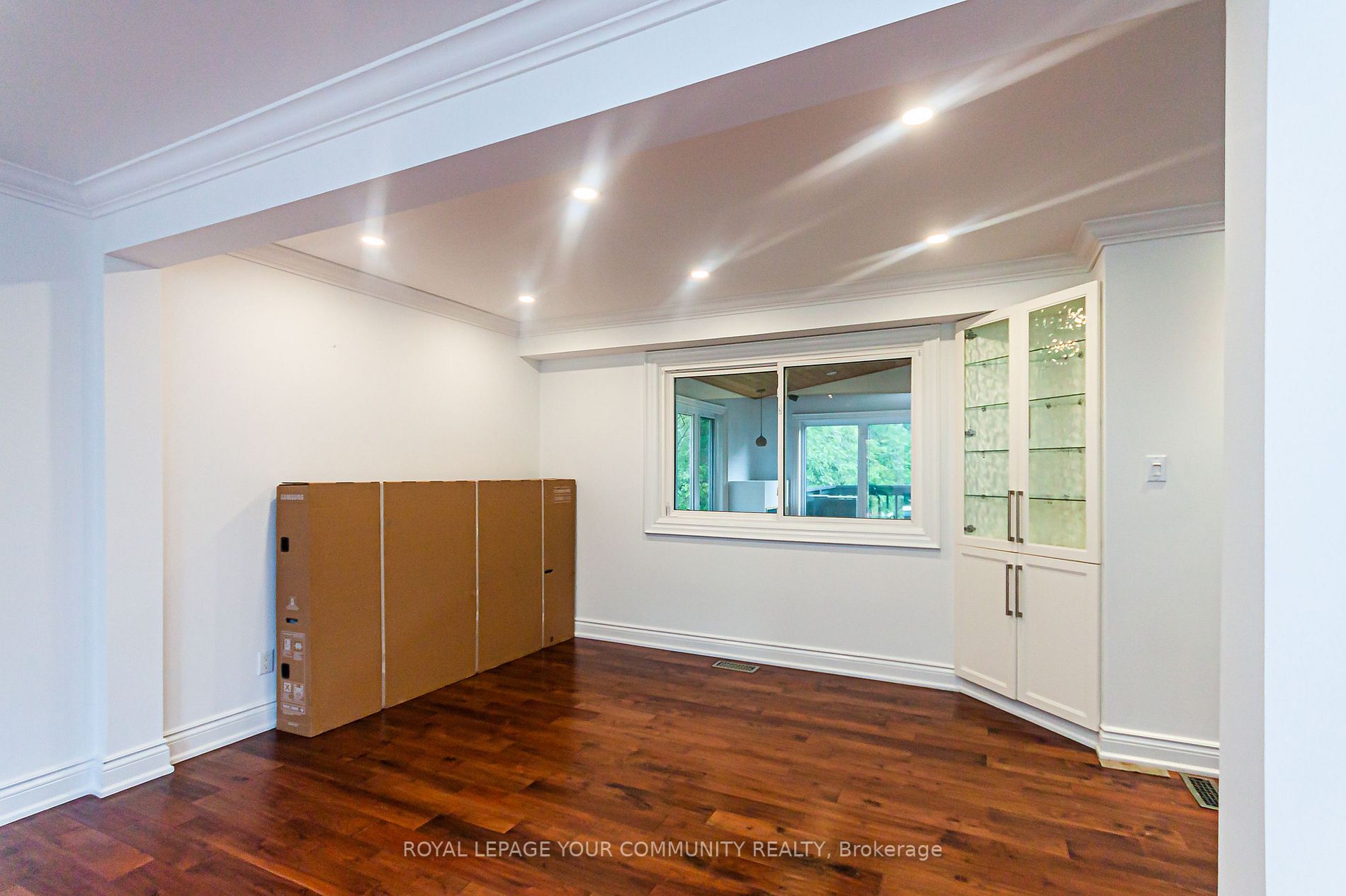 932 Elgin St, #Main
