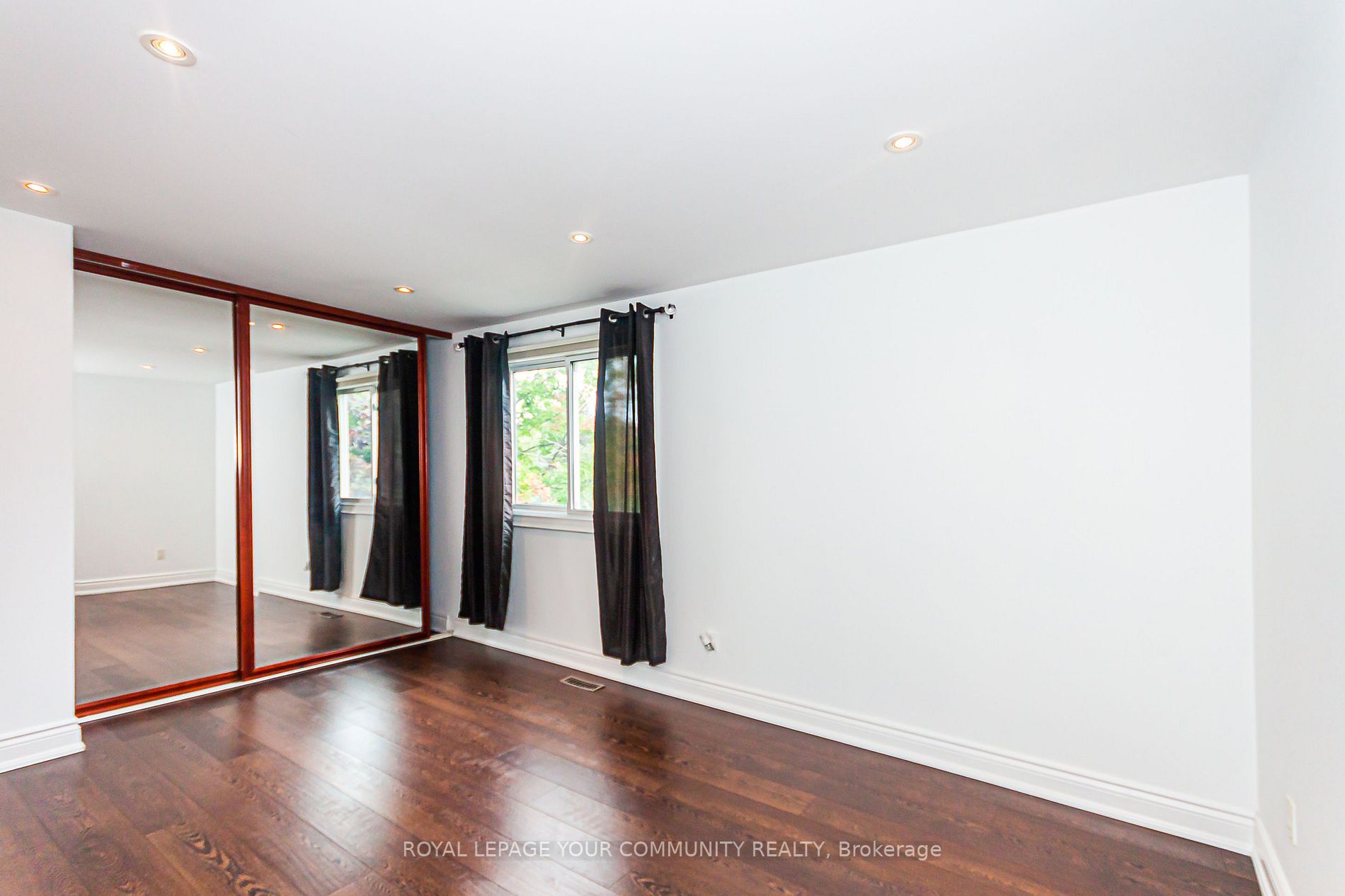 932 Elgin St, #Main