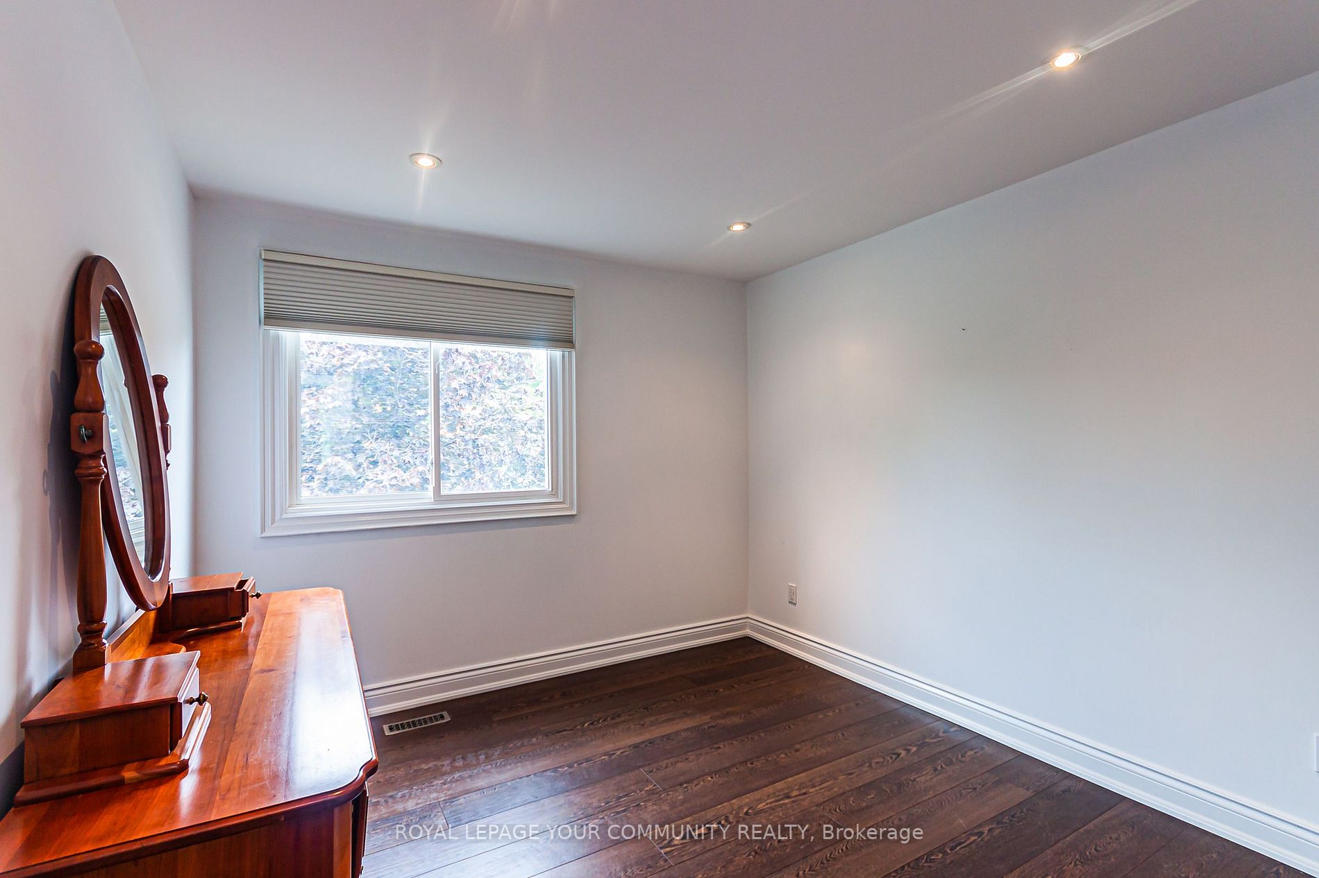 932 Elgin St, #Main